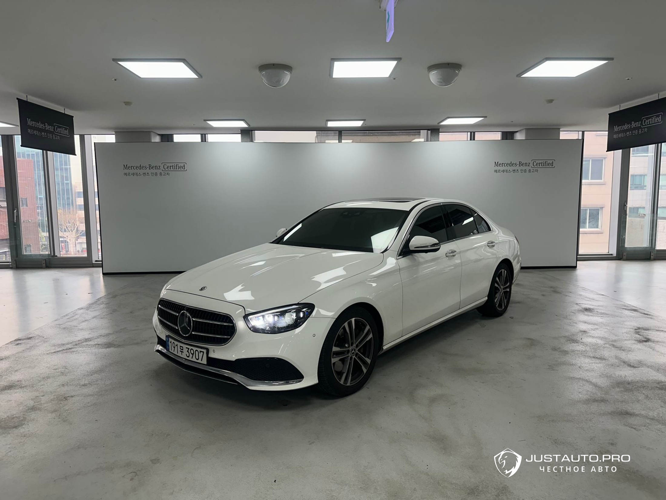 Автомобиль Mercedes-Benz E-Class