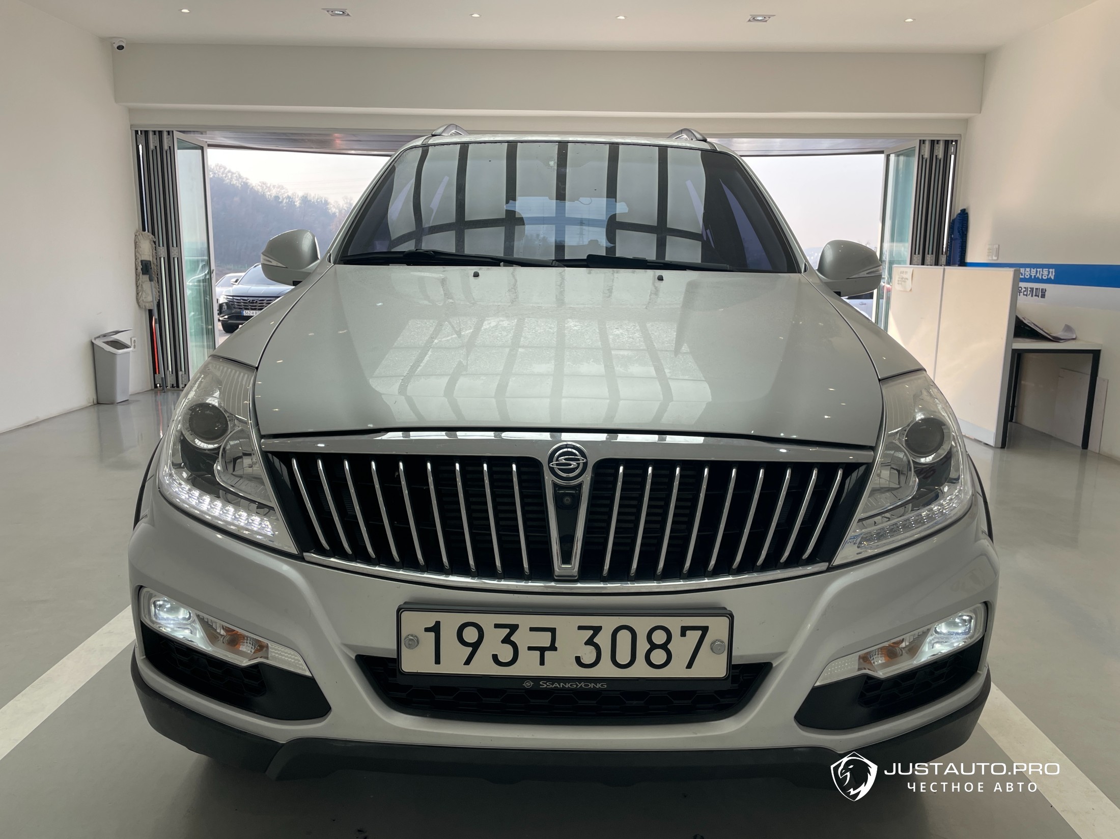 Автомобиль KG_Mobility_Ssangyong Rexton