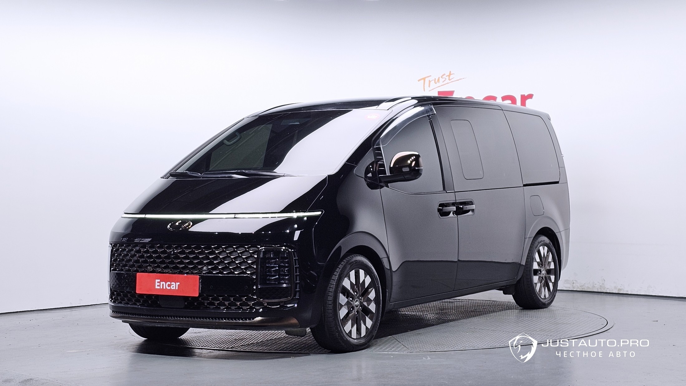 Автомобиль Hyundai Staria