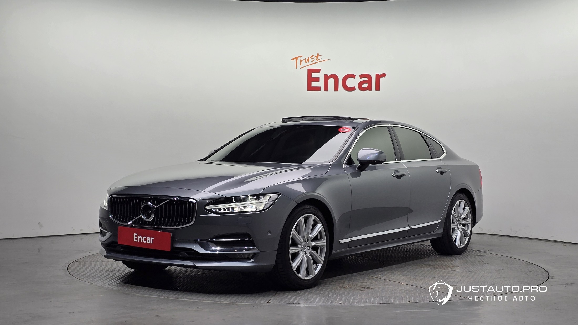 Автомобиль Volvo S90