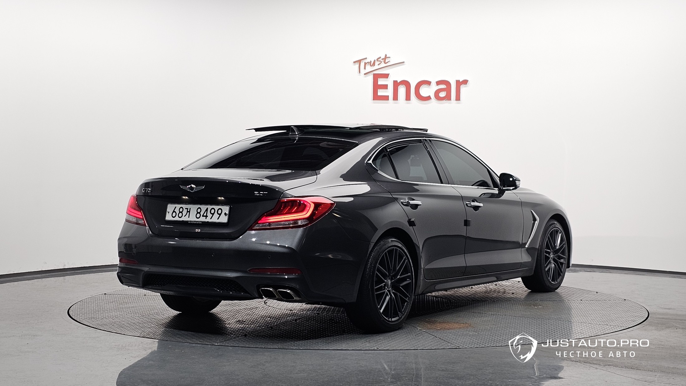 Автомобиль Genesis G70