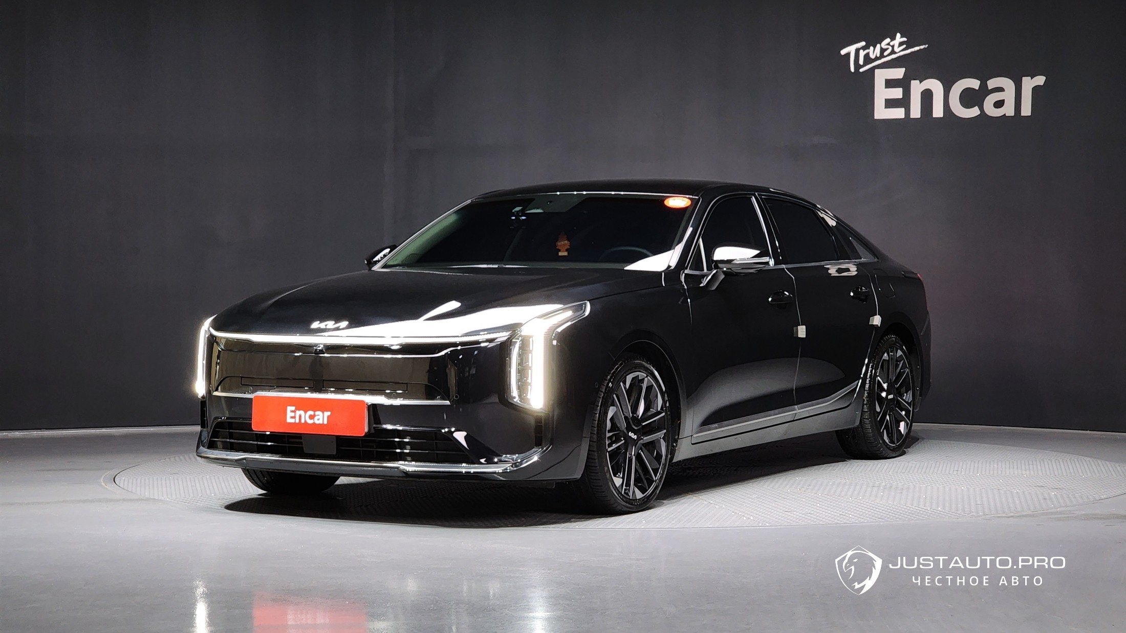 Автомобиль Kia K8