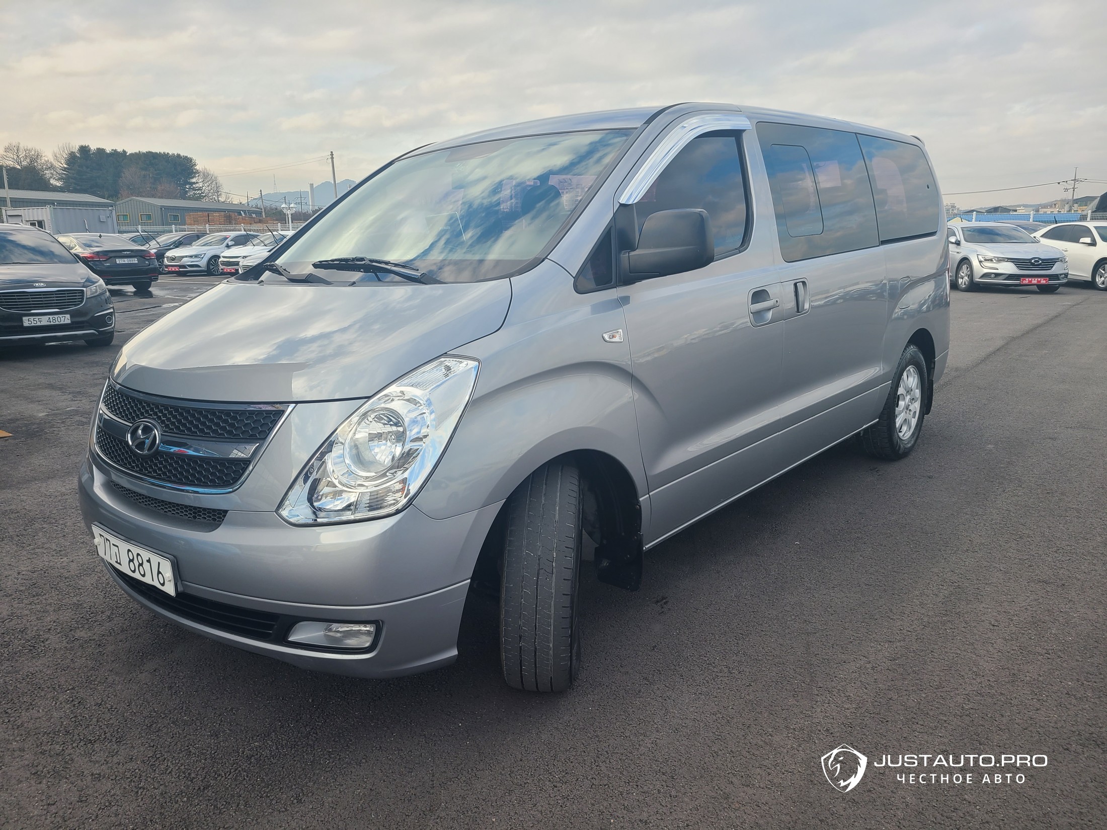 Автомобиль Hyundai Starex