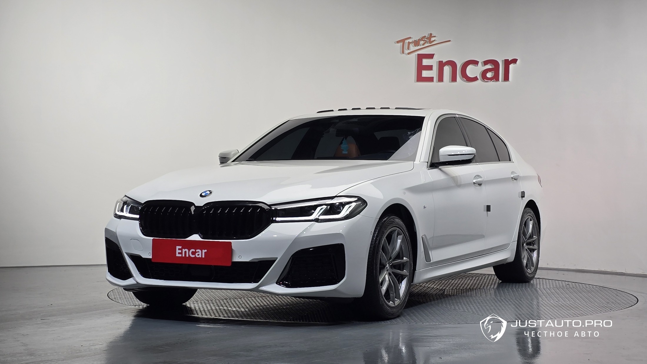 Автомобиль BMW 5-Series