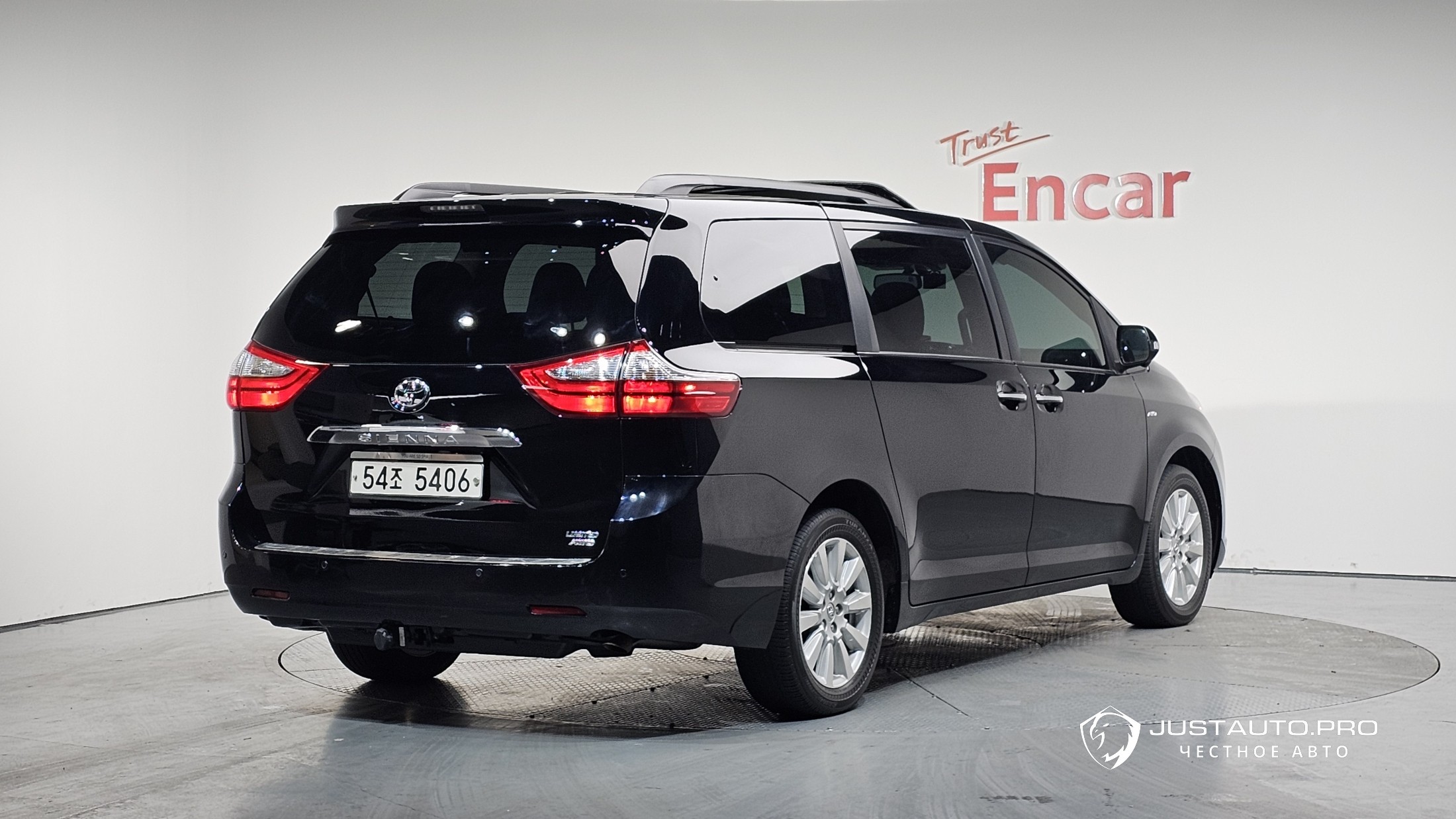 Автомобиль Toyota Sienna