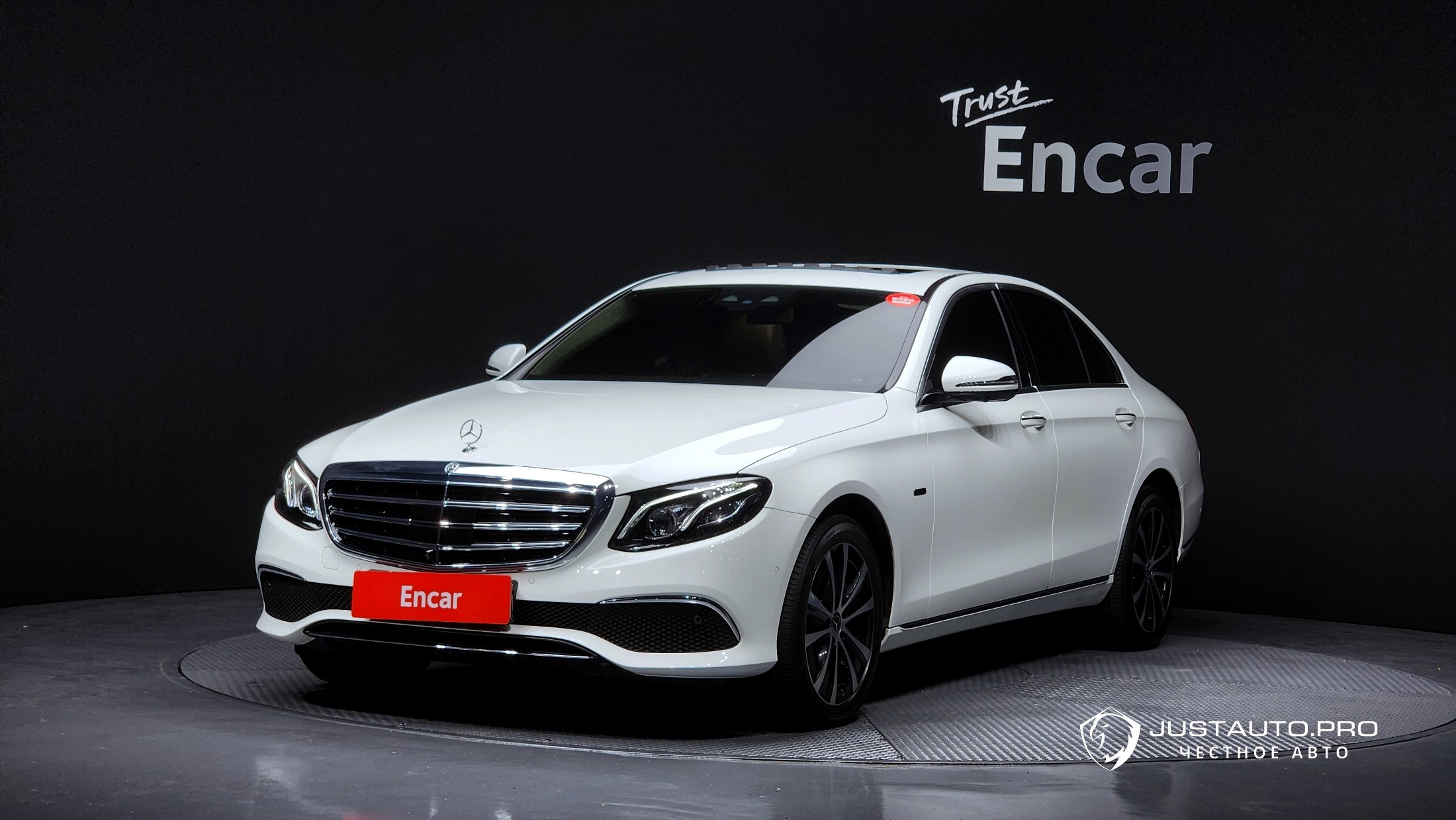Автомобиль Mercedes-Benz E-Class