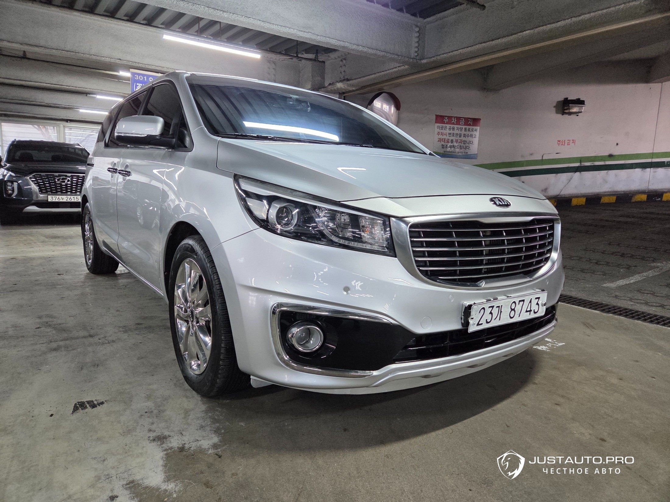 Автомобиль Kia Canival