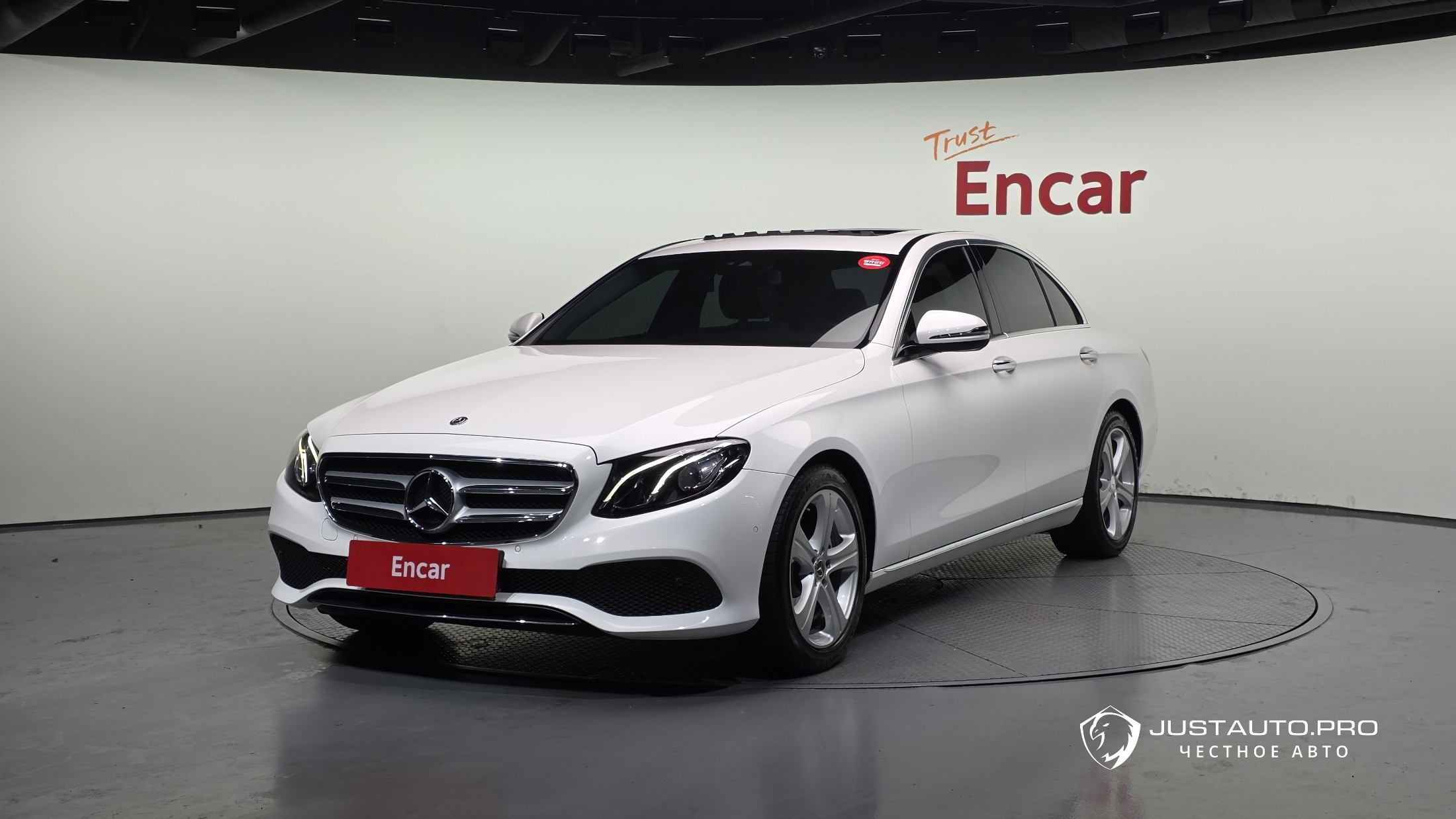 Автомобиль Mercedes-Benz E-Class