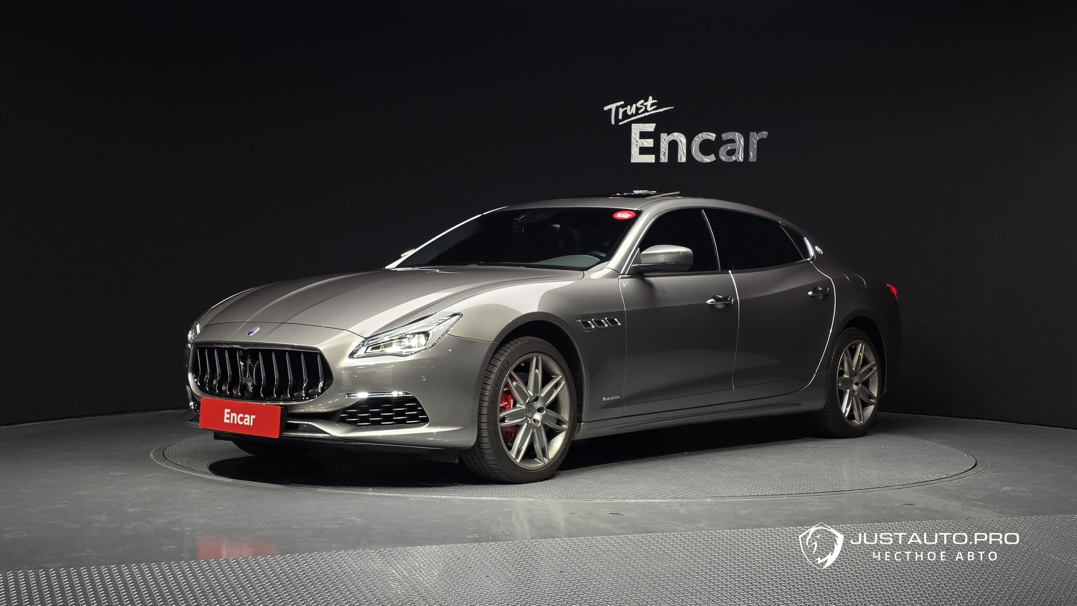 Автомобиль Maserati Quattroporte