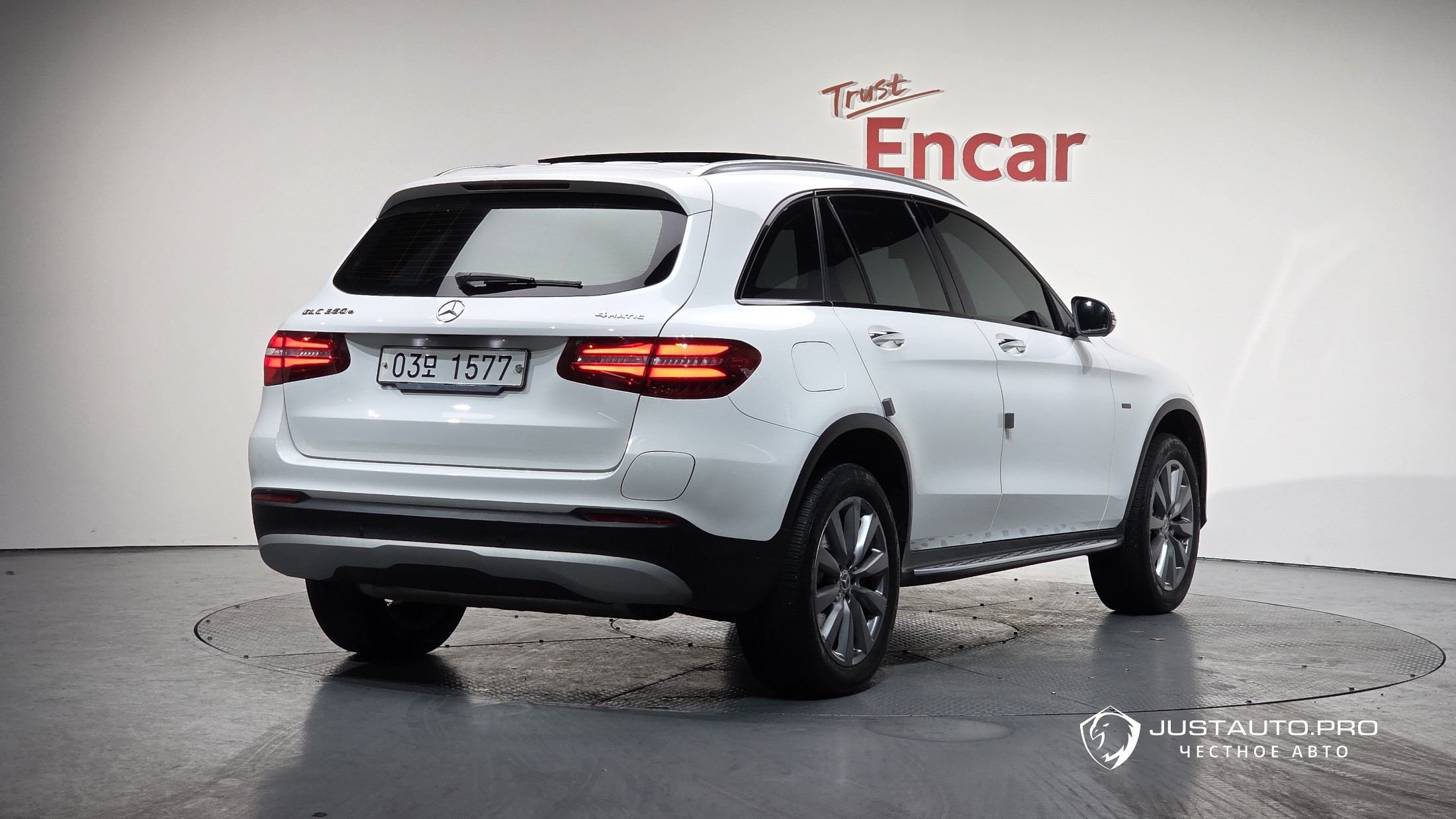 Автомобиль Mercedes-Benz GLC-Class