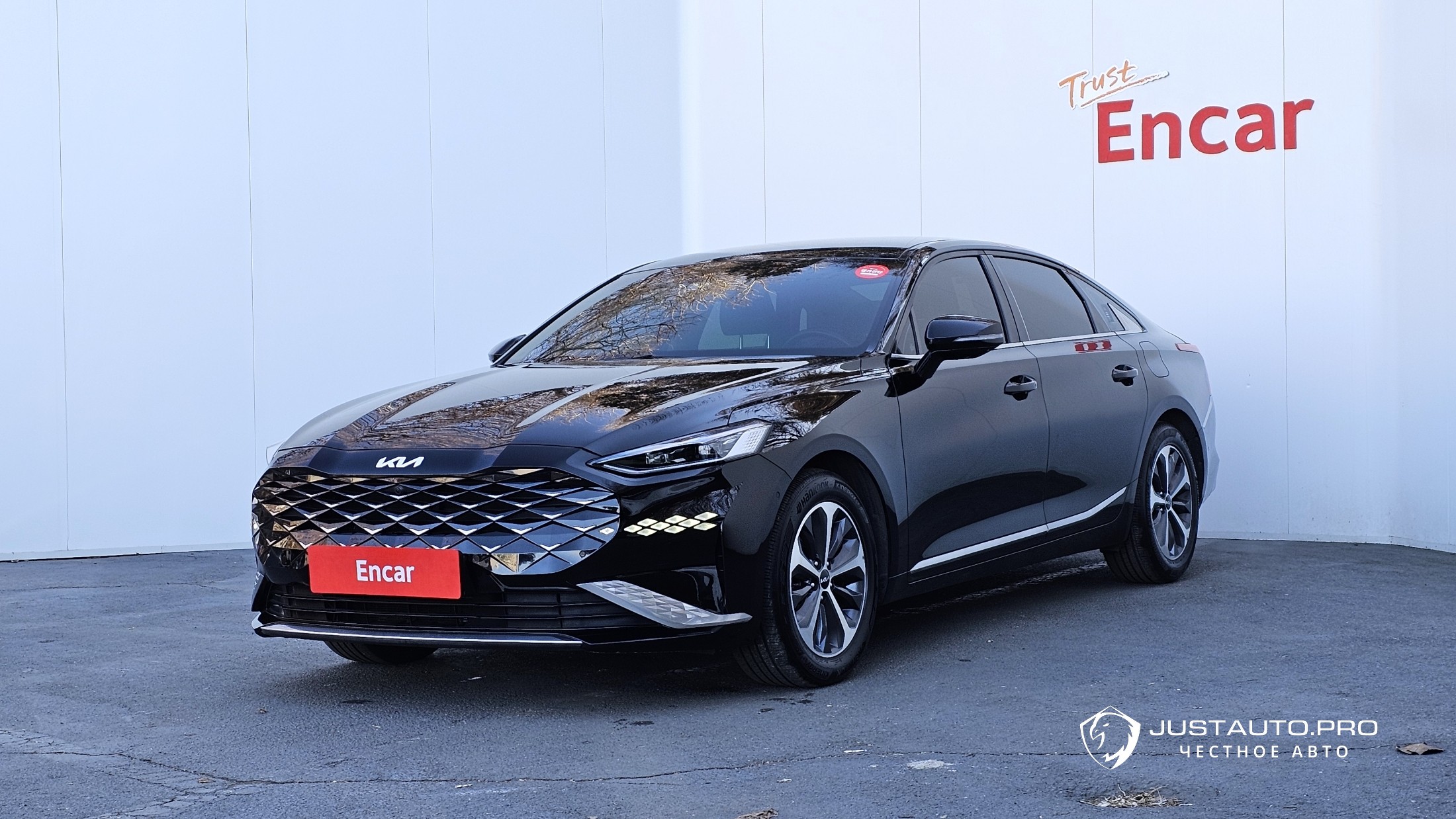 Автомобиль Kia K8