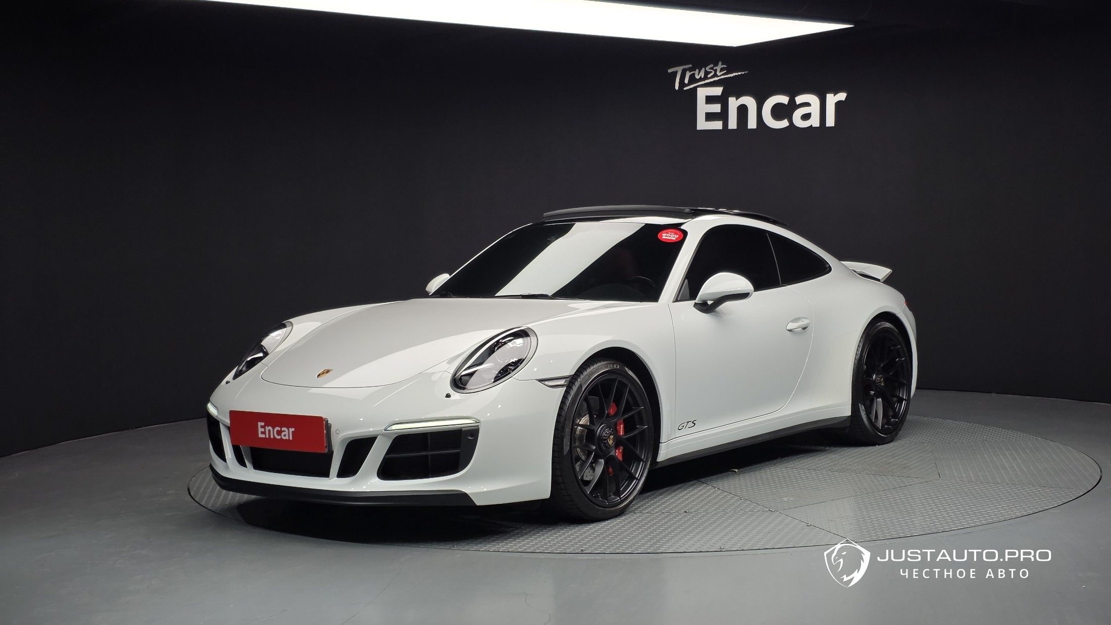 Автомобиль Porsche 911