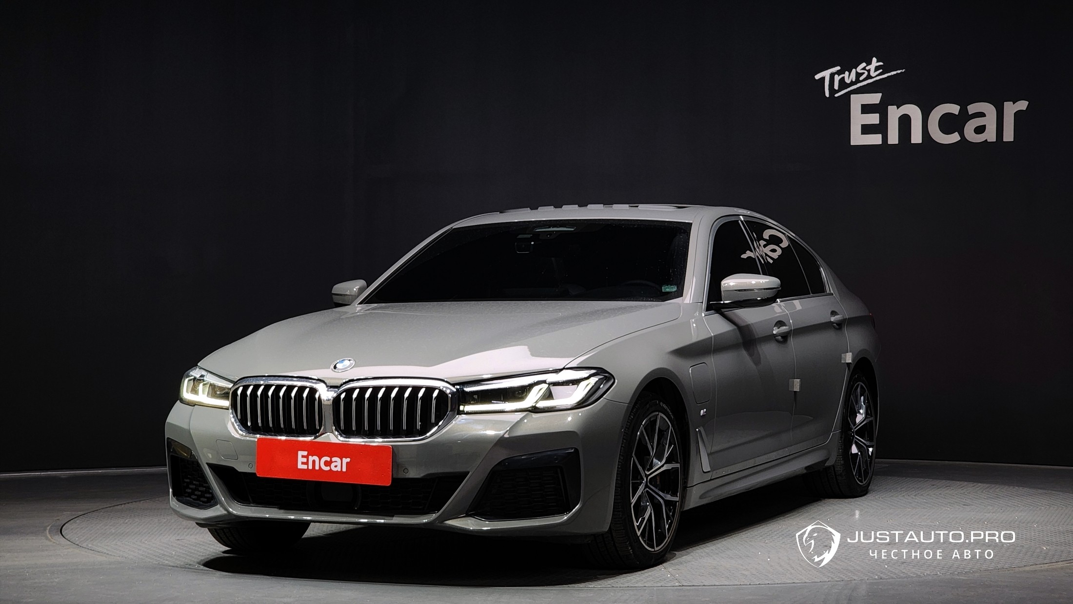 Автомобиль BMW 5-Series