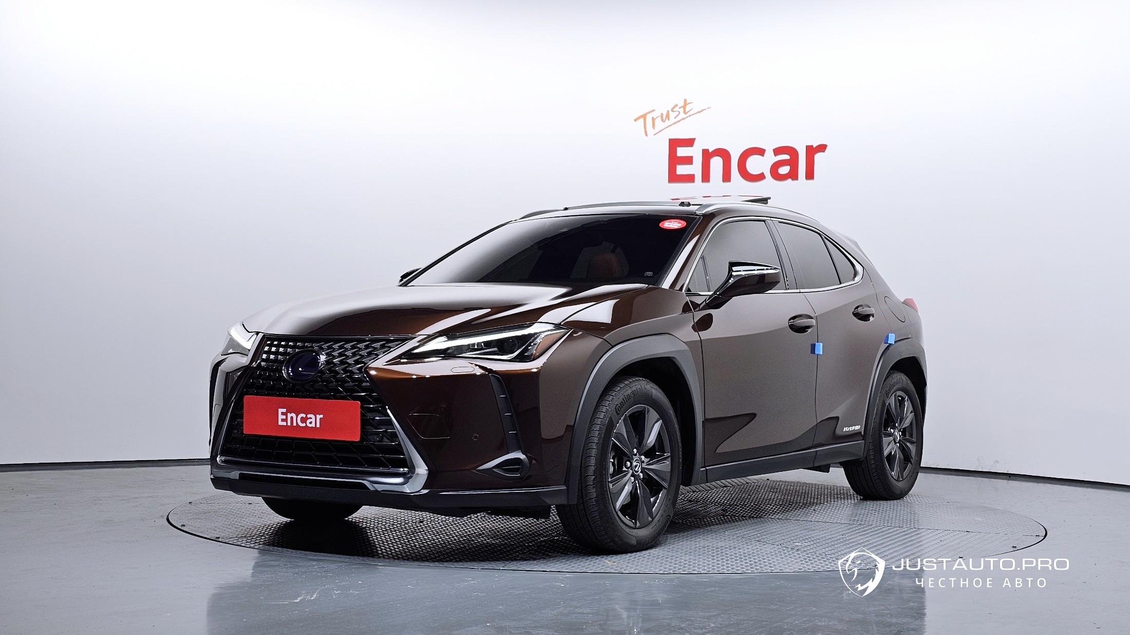 Автомобиль Lexus UX