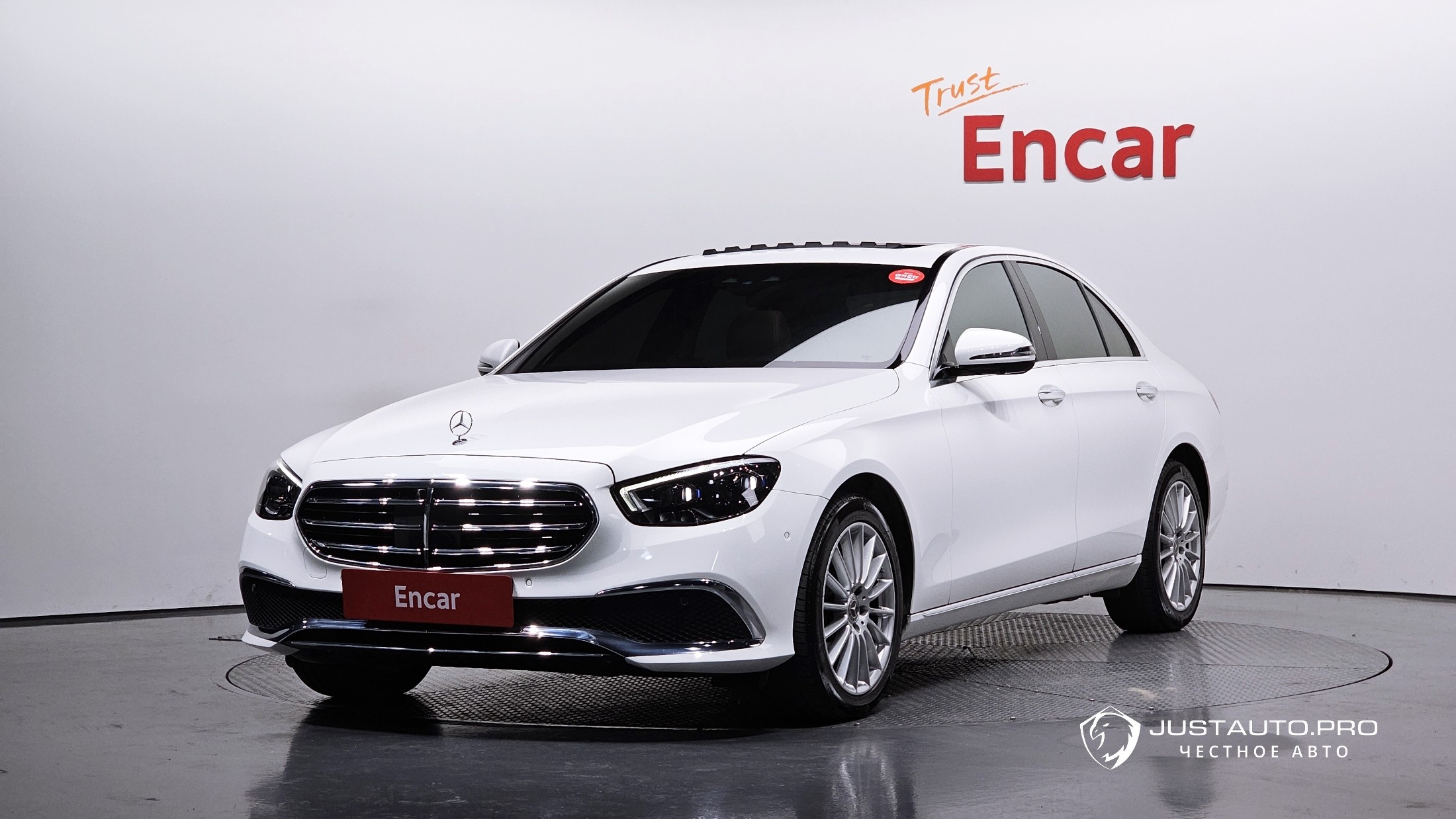 Автомобиль Mercedes-Benz E-Class