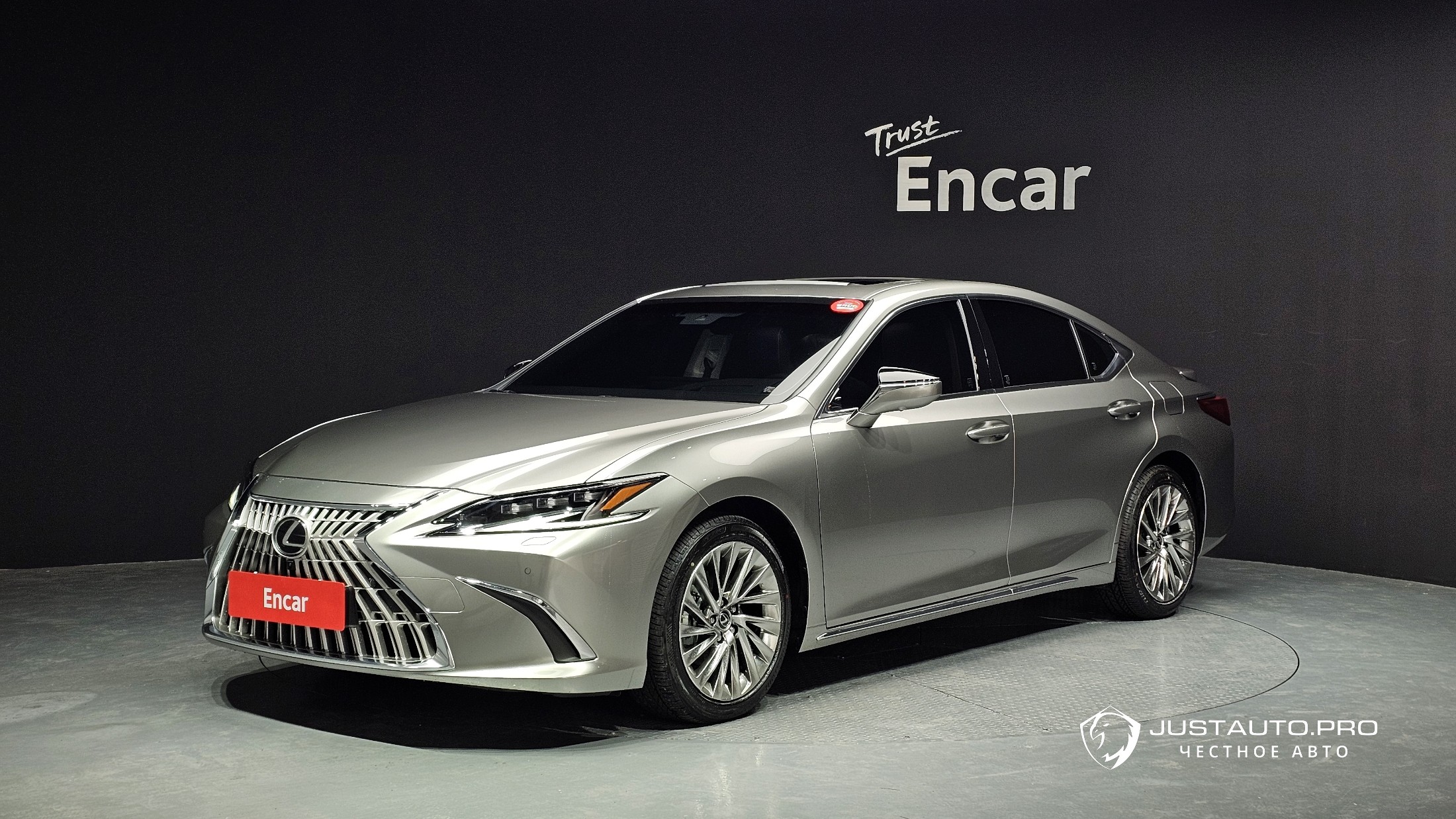 Автомобиль Lexus ES