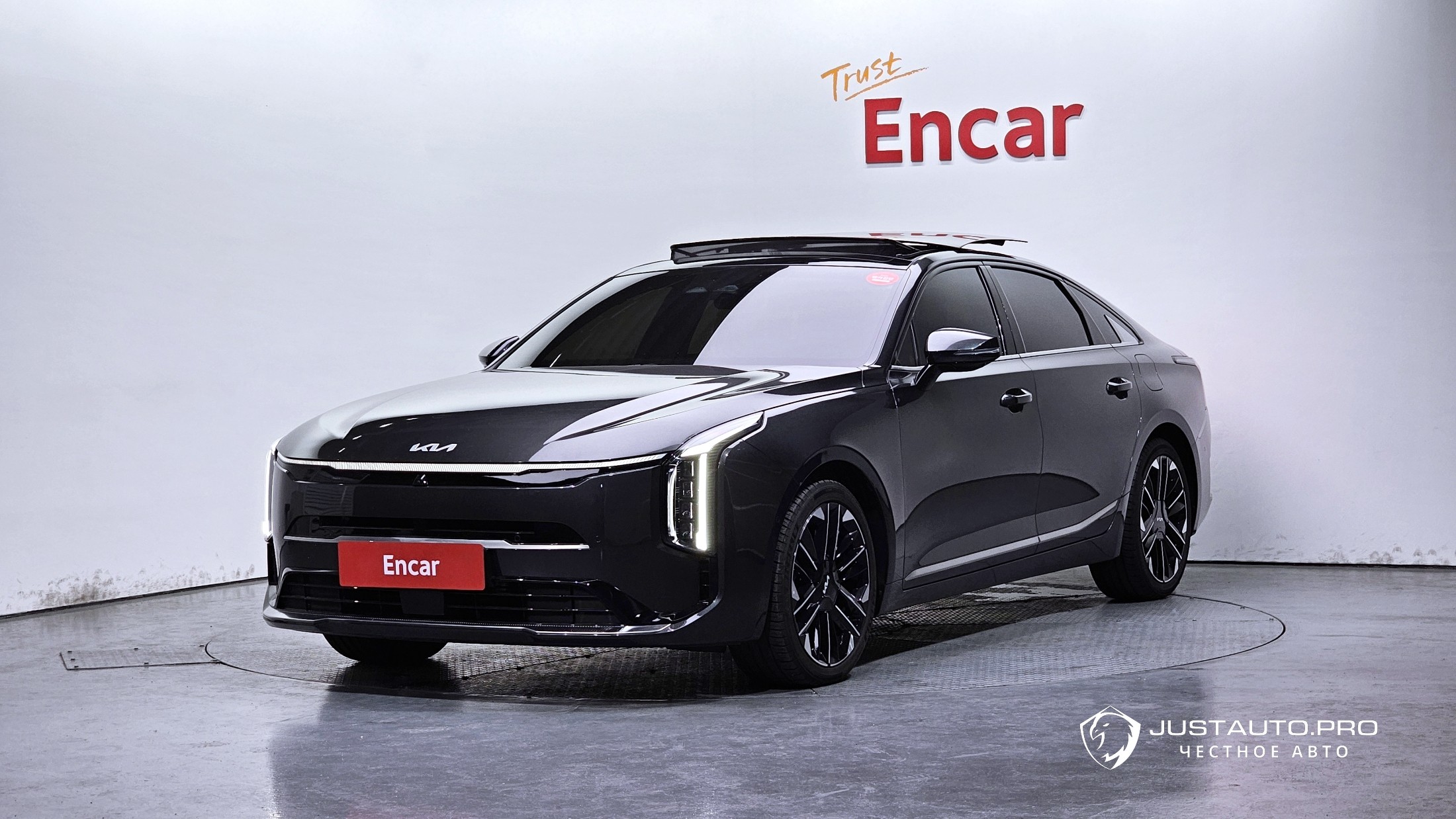 Автомобиль Kia K8