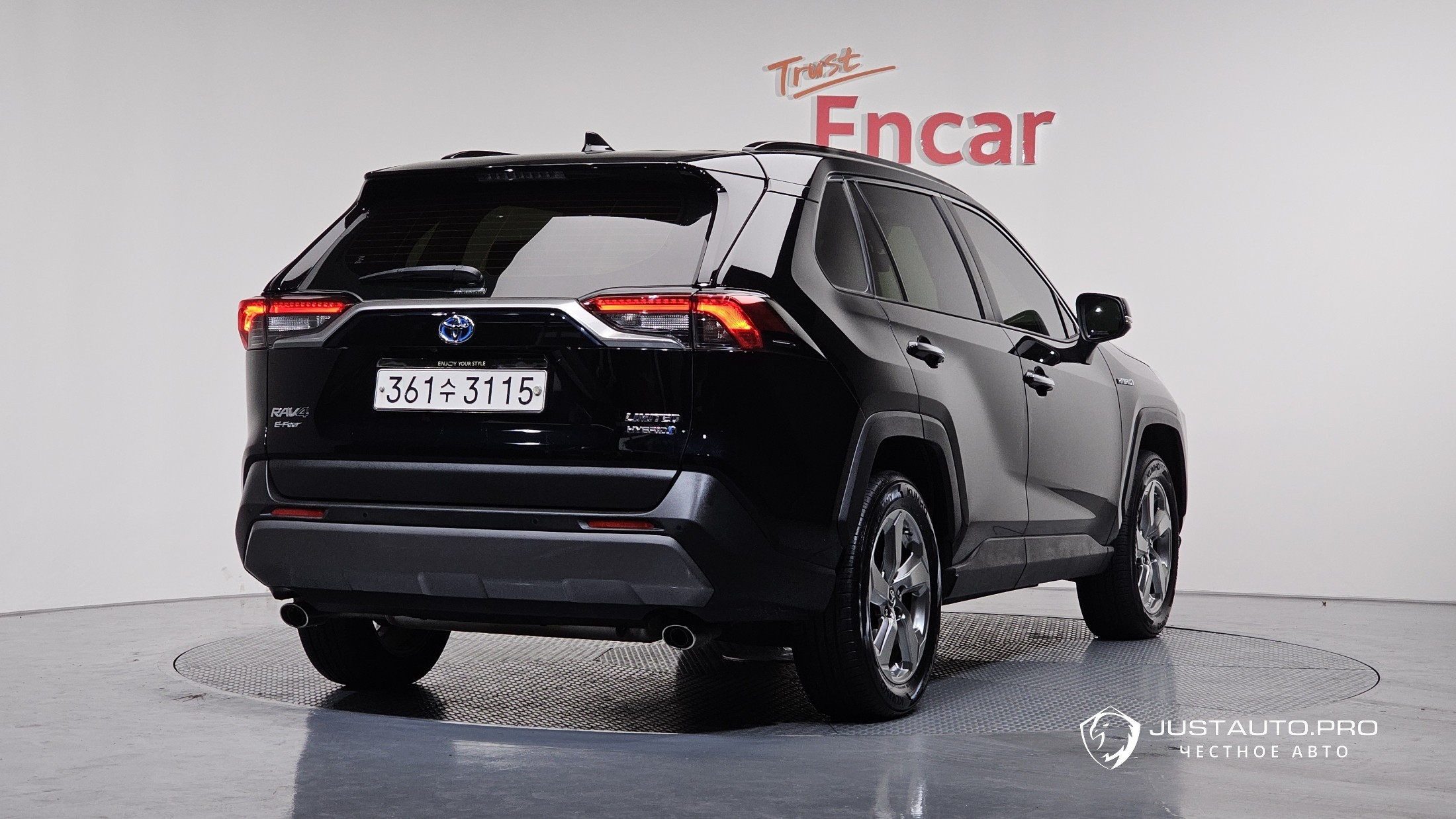 Автомобиль Toyota RAV4