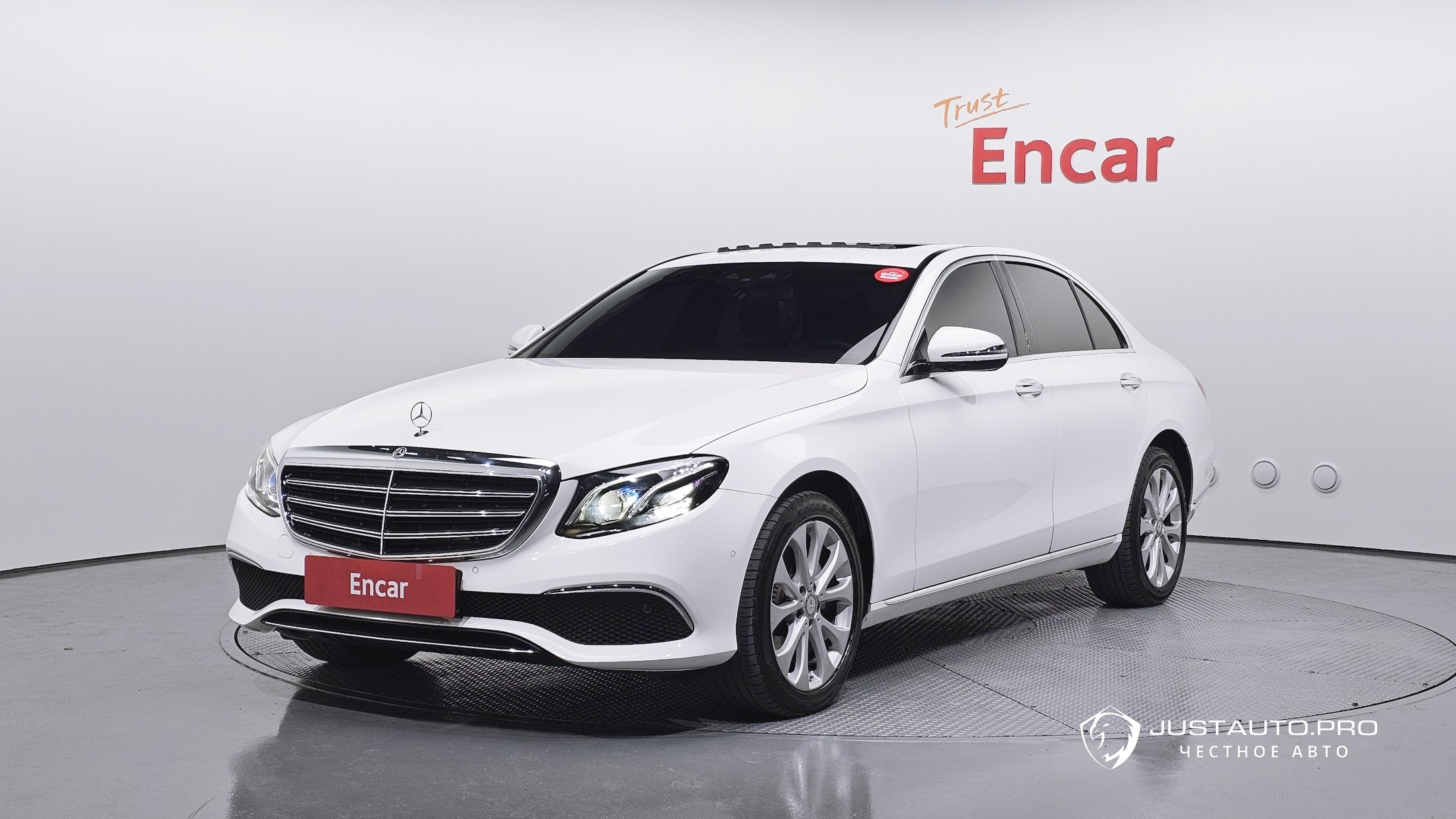 Автомобиль Mercedes-Benz E-Class