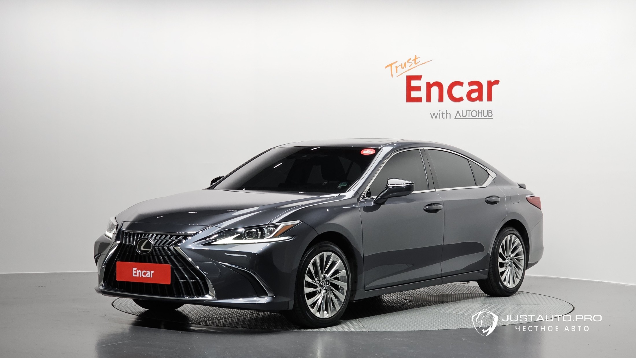 Автомобиль Lexus ES