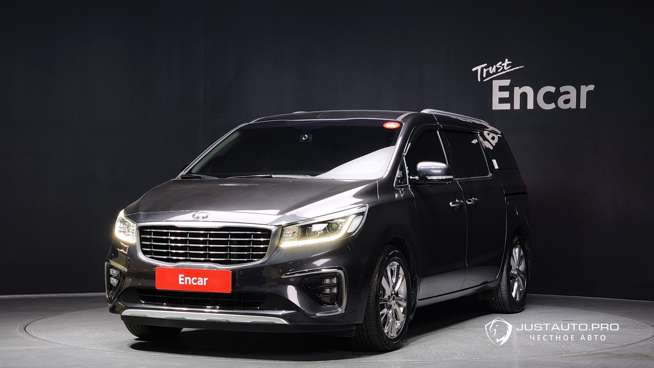 Автомобиль Kia Canival