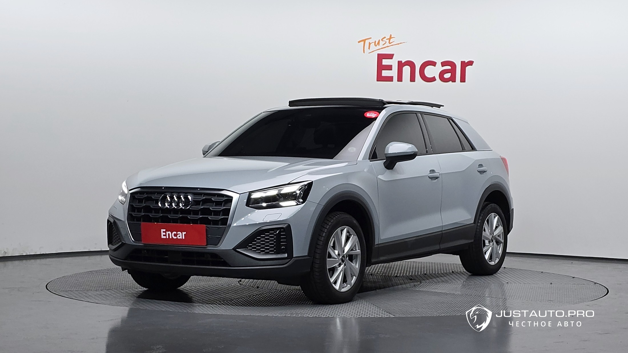 Автомобиль Audi Q2