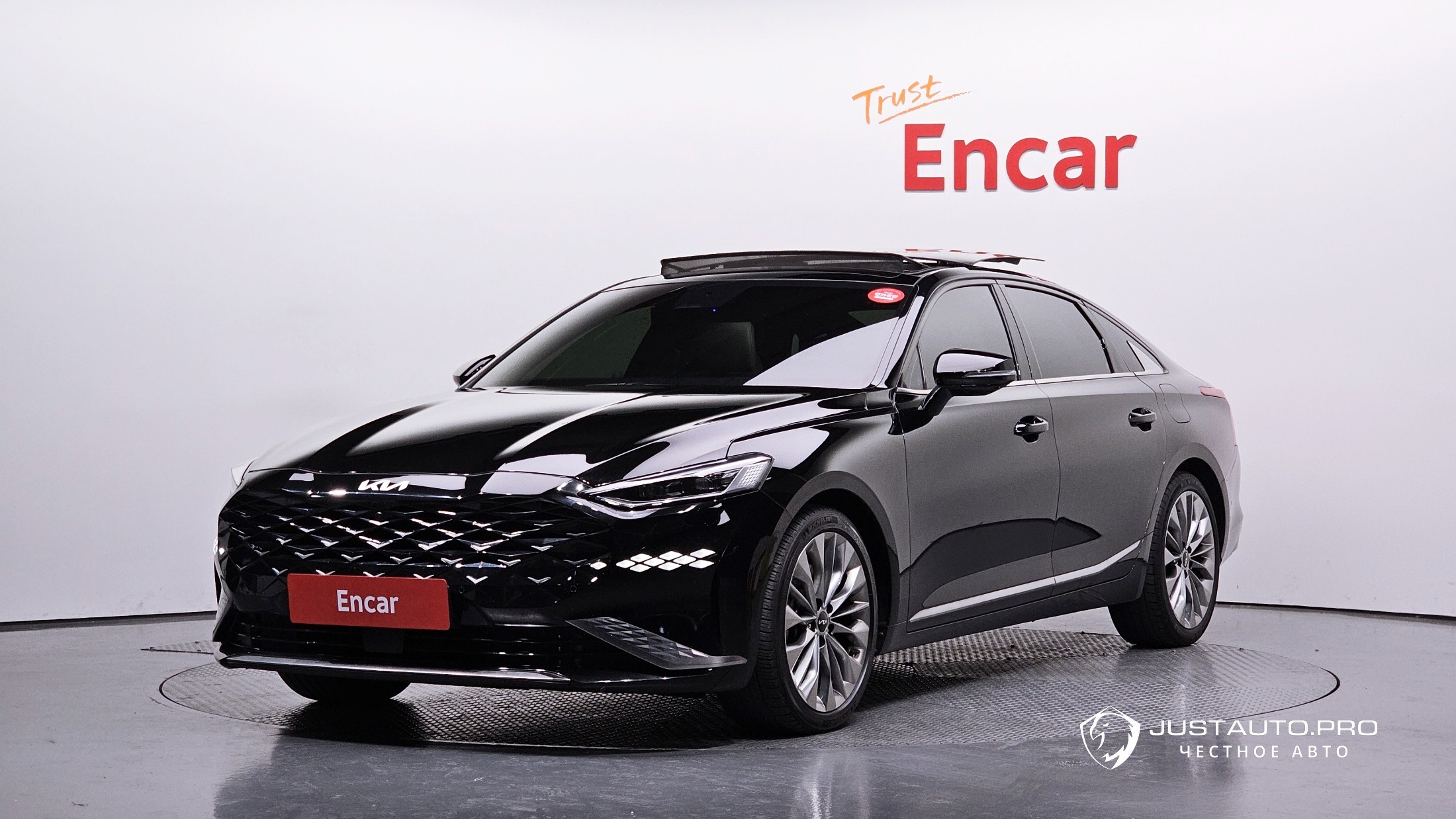 Автомобиль Kia K8