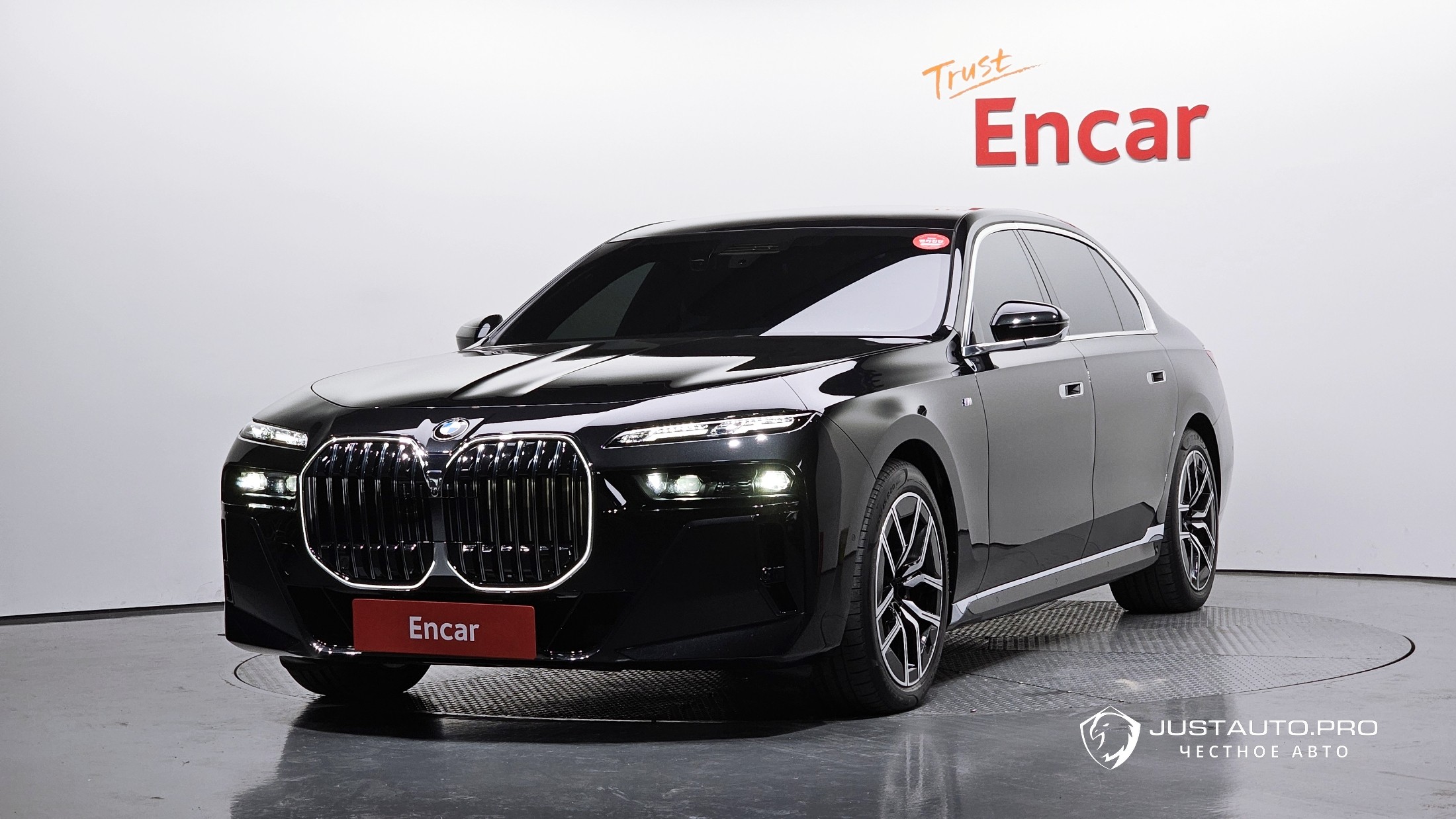 Автомобиль BMW 7-Series