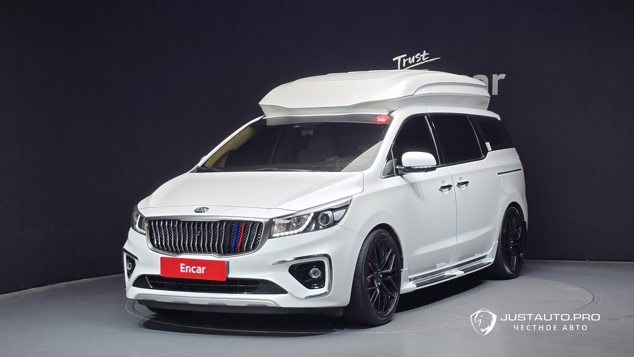Автомобиль Kia Canival
