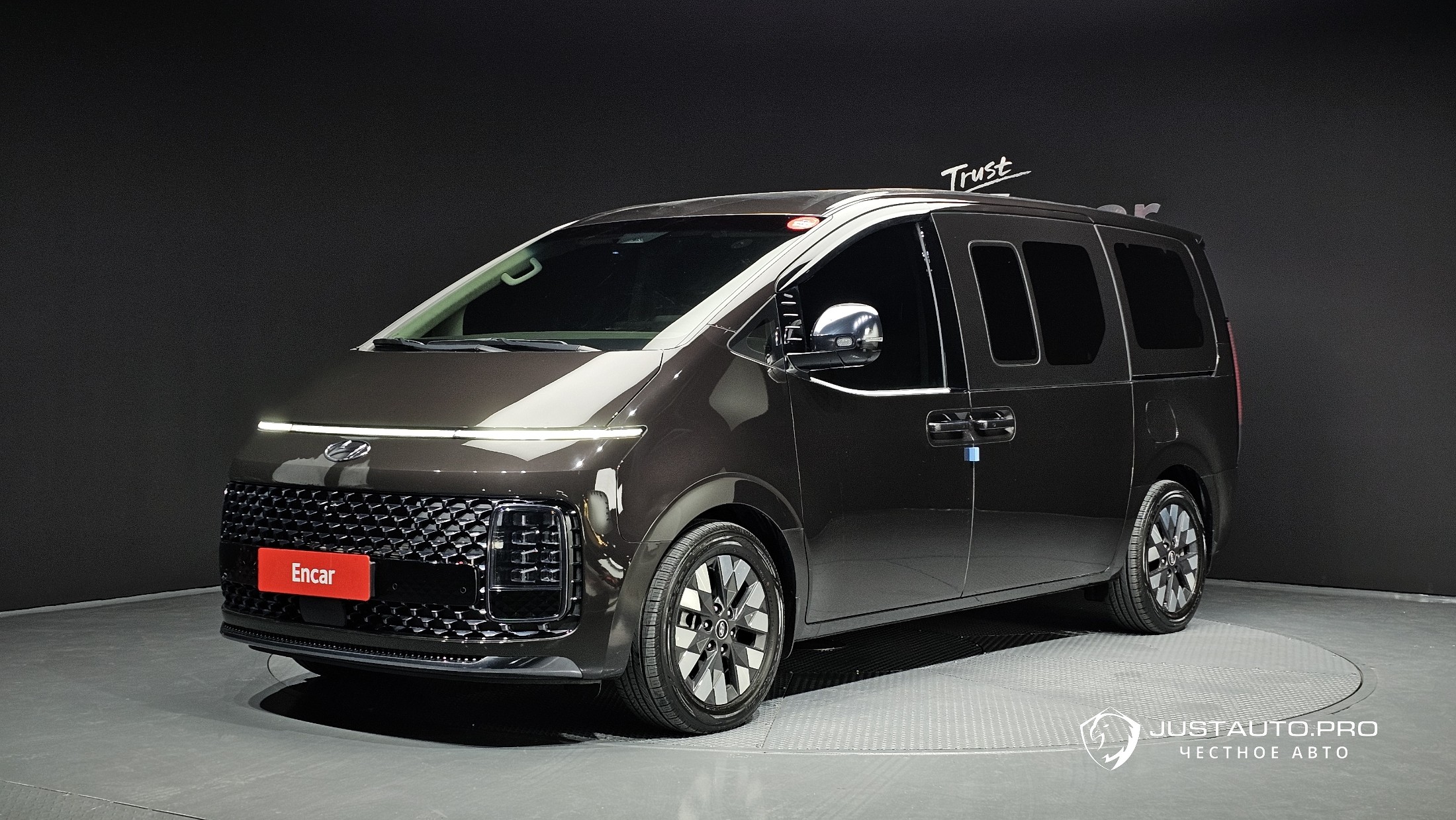 Автомобиль Hyundai Staria