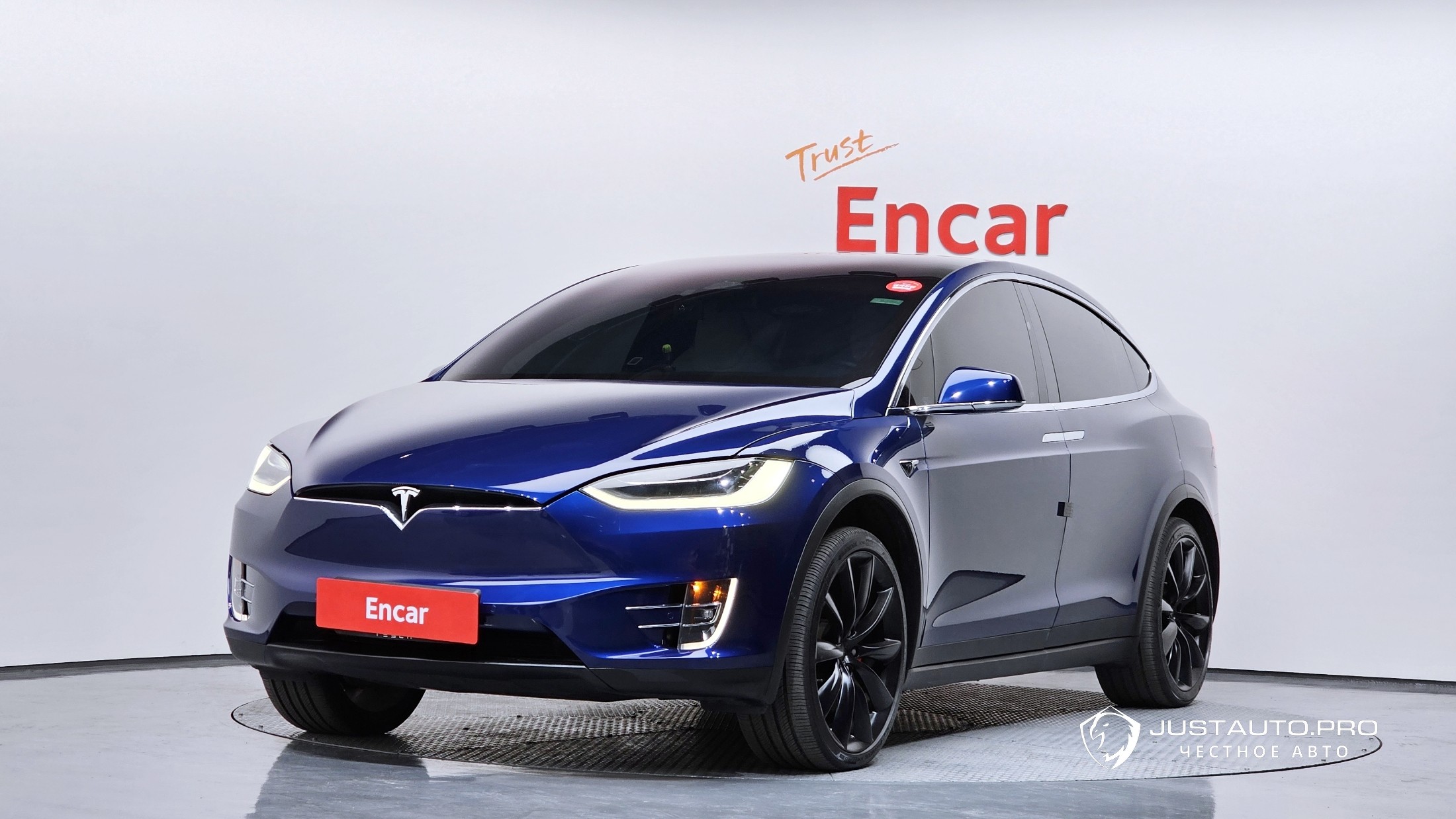 Автомобиль Tesla Model X
