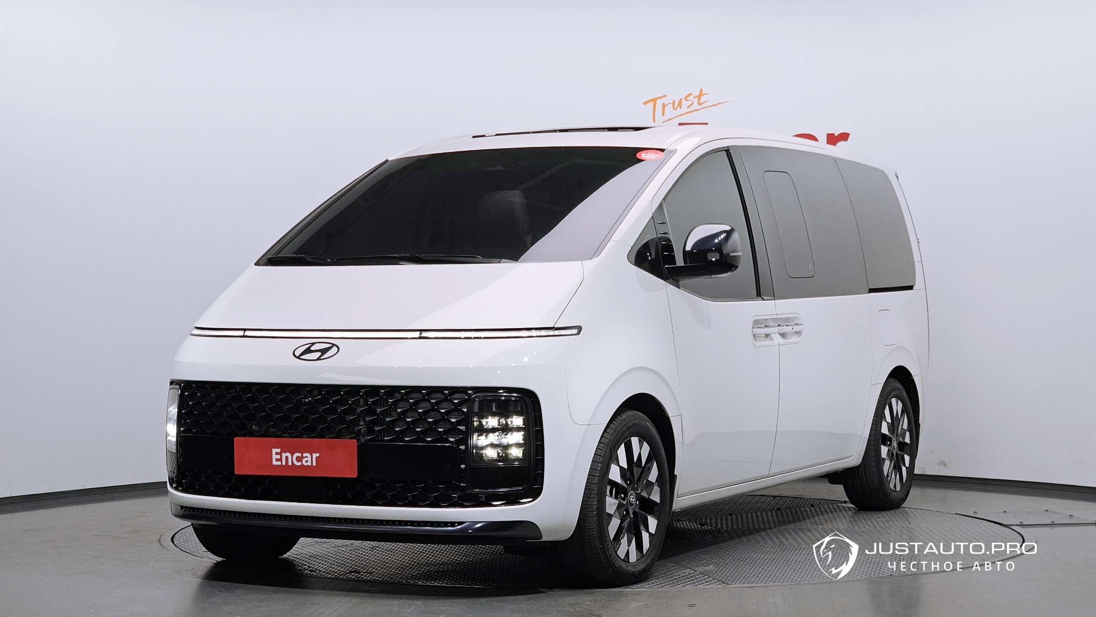 Автомобиль Hyundai Staria