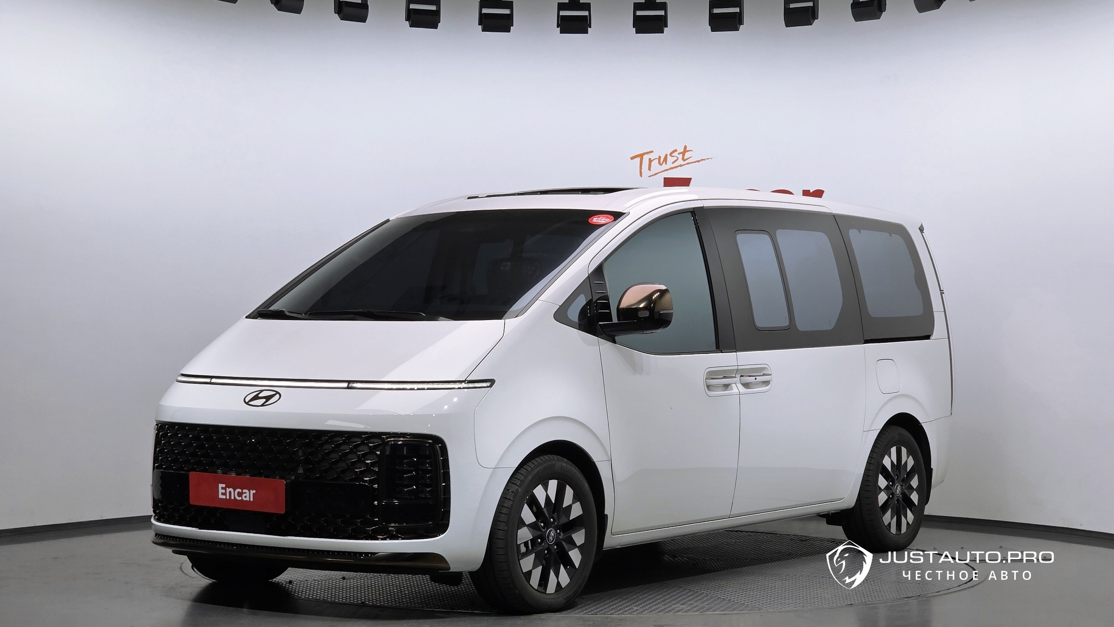 Автомобиль Hyundai Staria