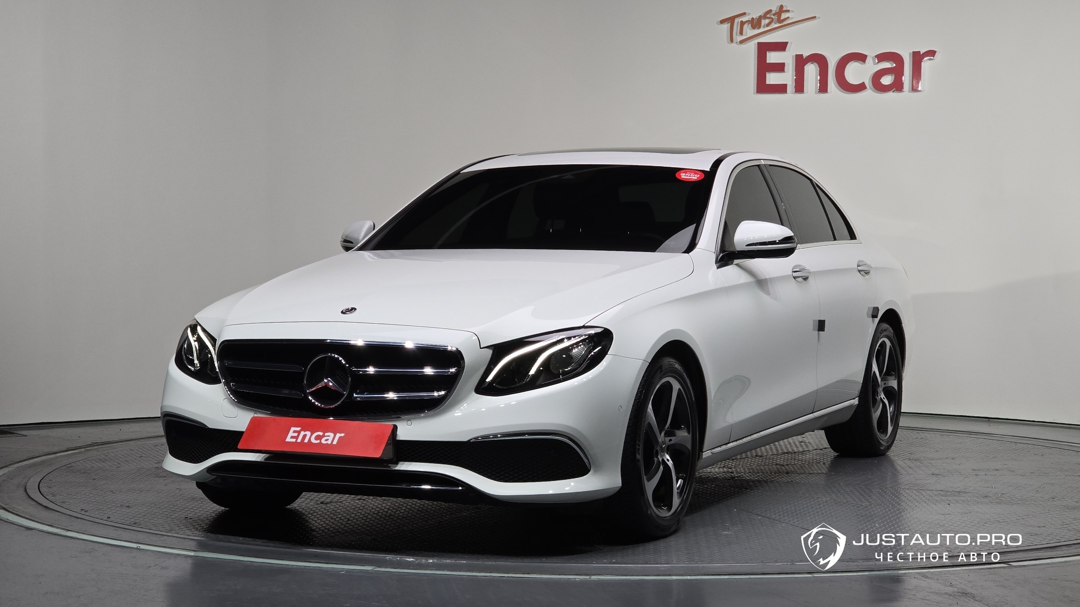 Автомобиль Mercedes-Benz E-Class