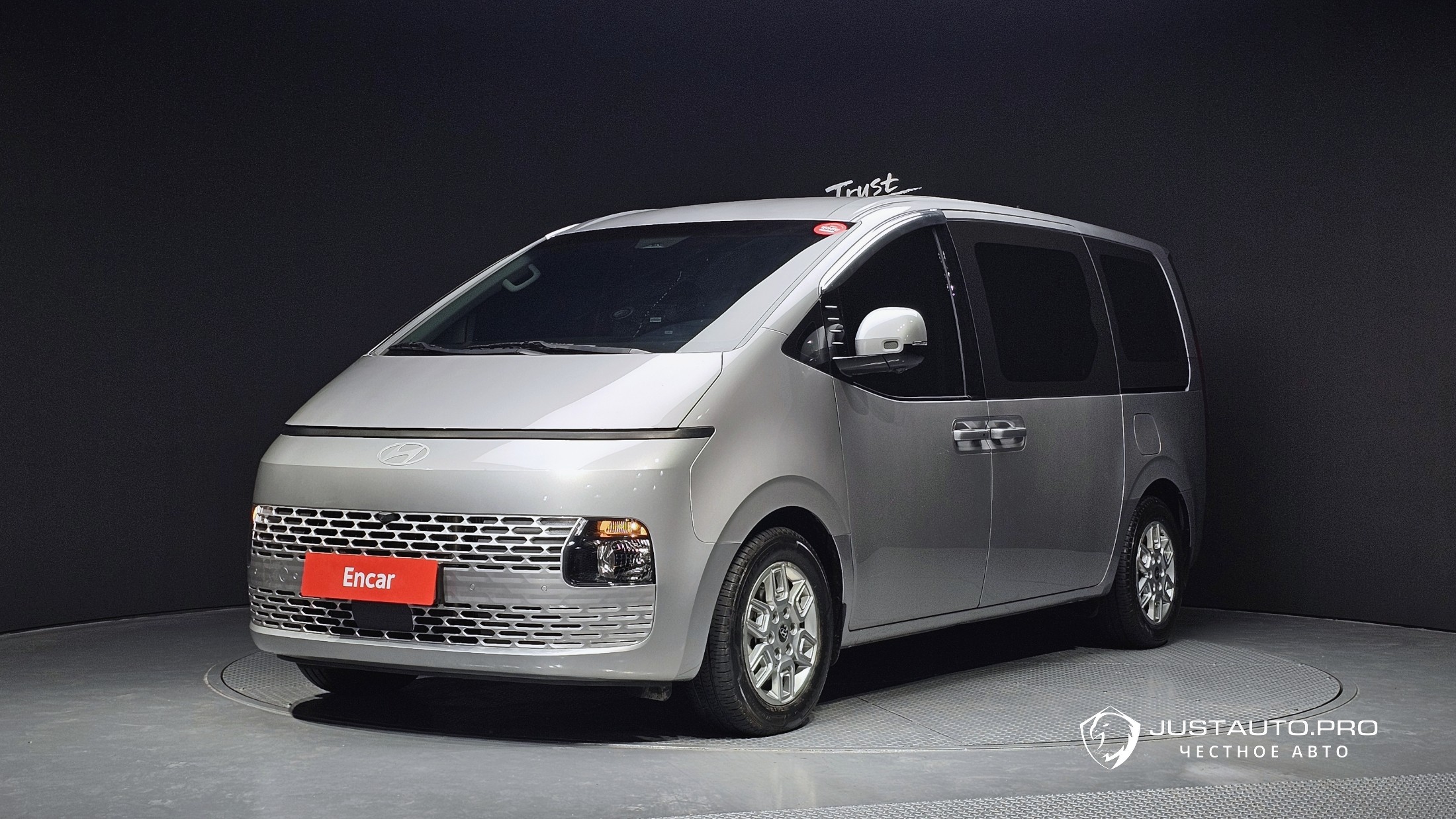 Автомобиль Hyundai Staria