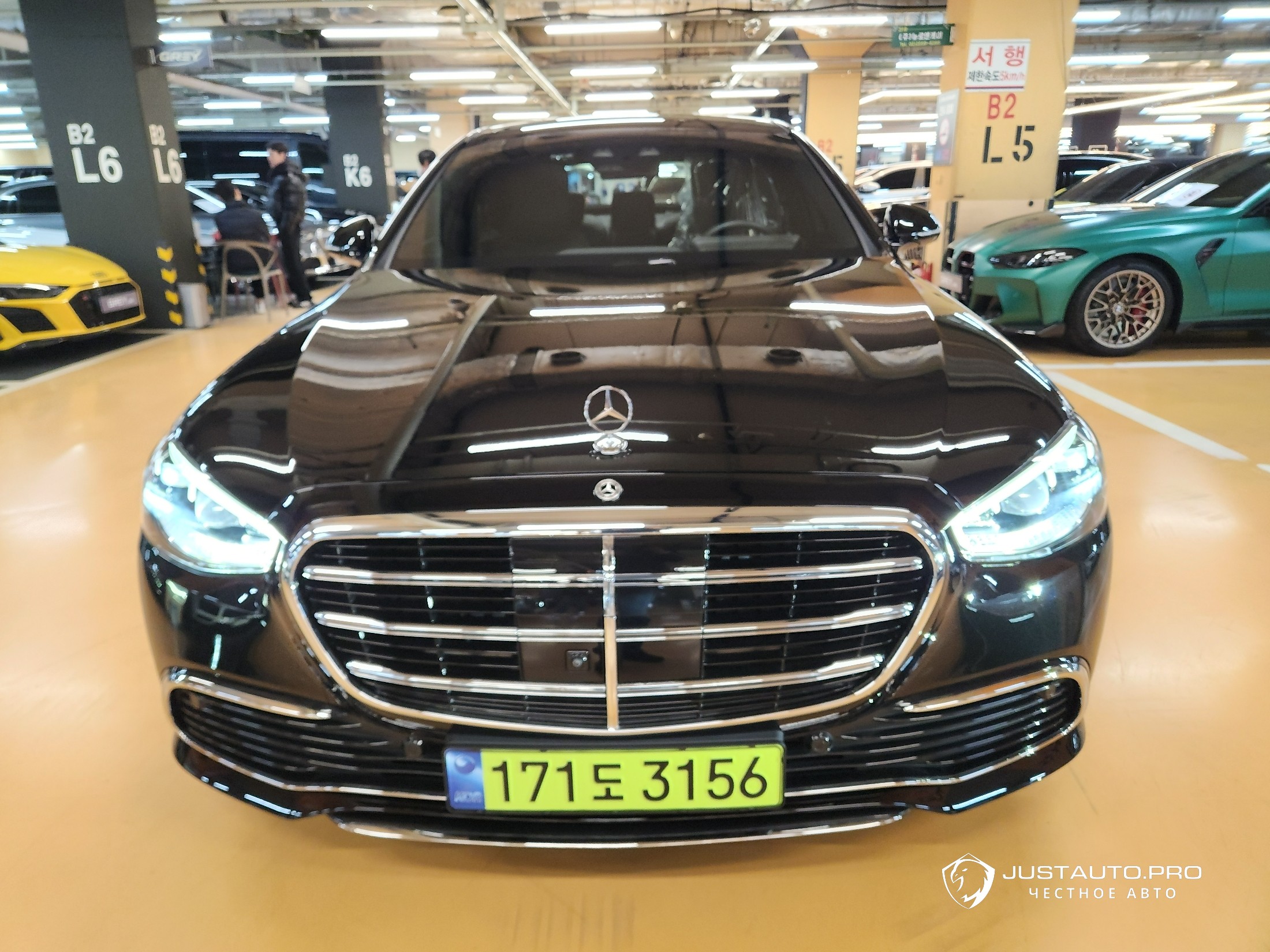 Автомобиль Mercedes-Benz S-Class