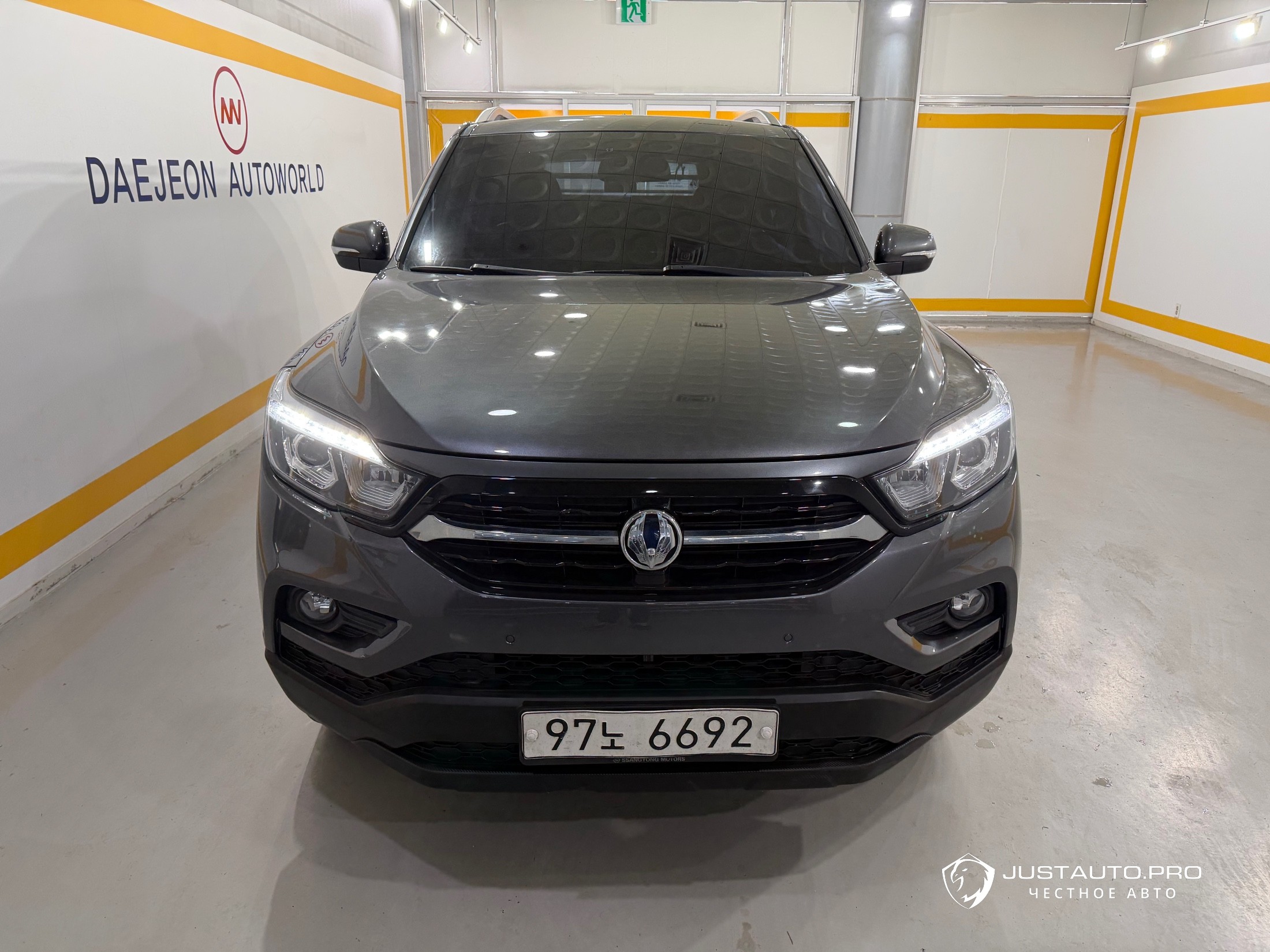 Автомобиль KG_Mobility_Ssangyong Rexton