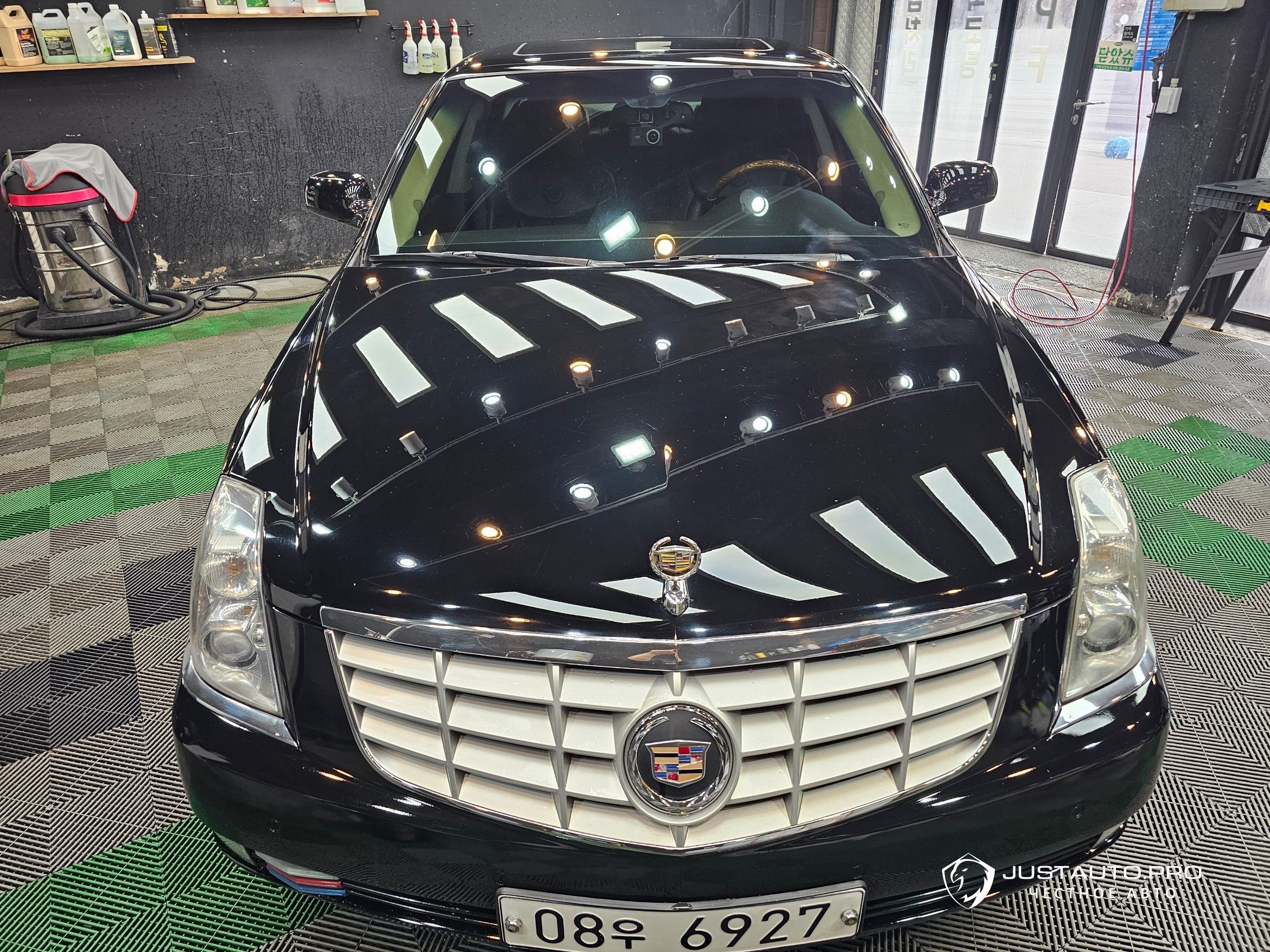 Автомобиль Cadillac DTS