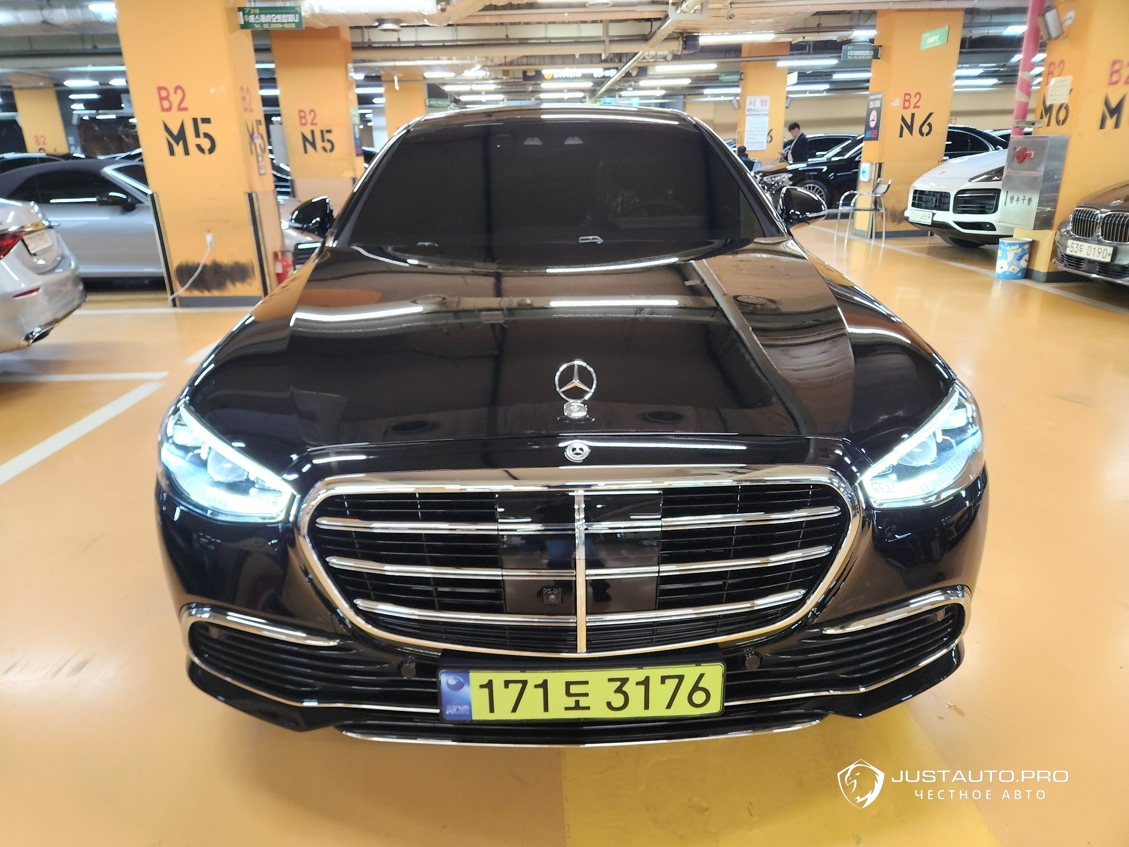 Автомобиль Mercedes-Benz S-Class