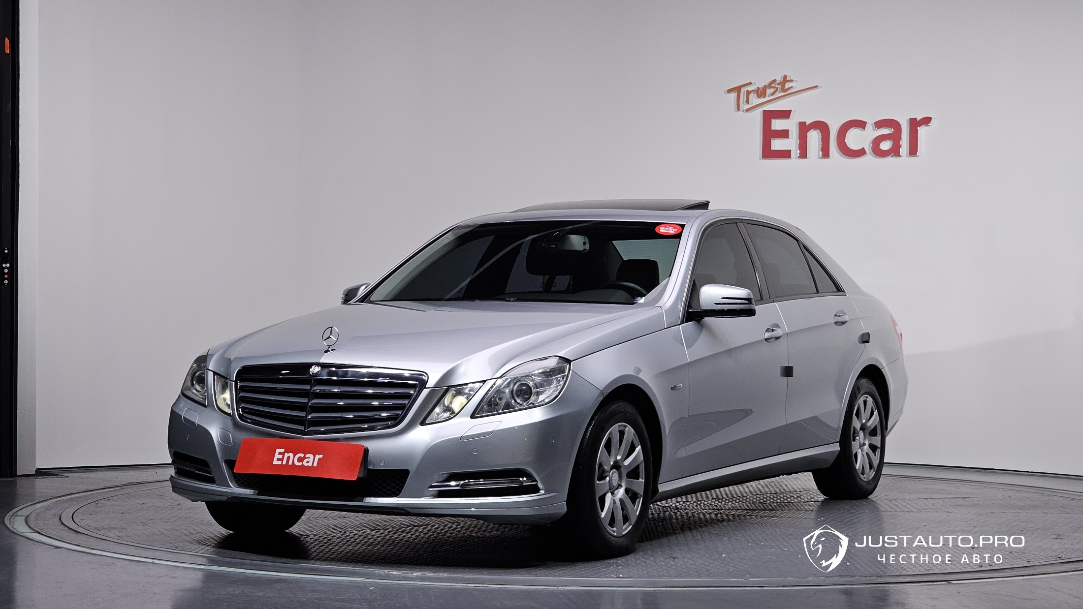 Автомобиль Mercedes-Benz E-Class