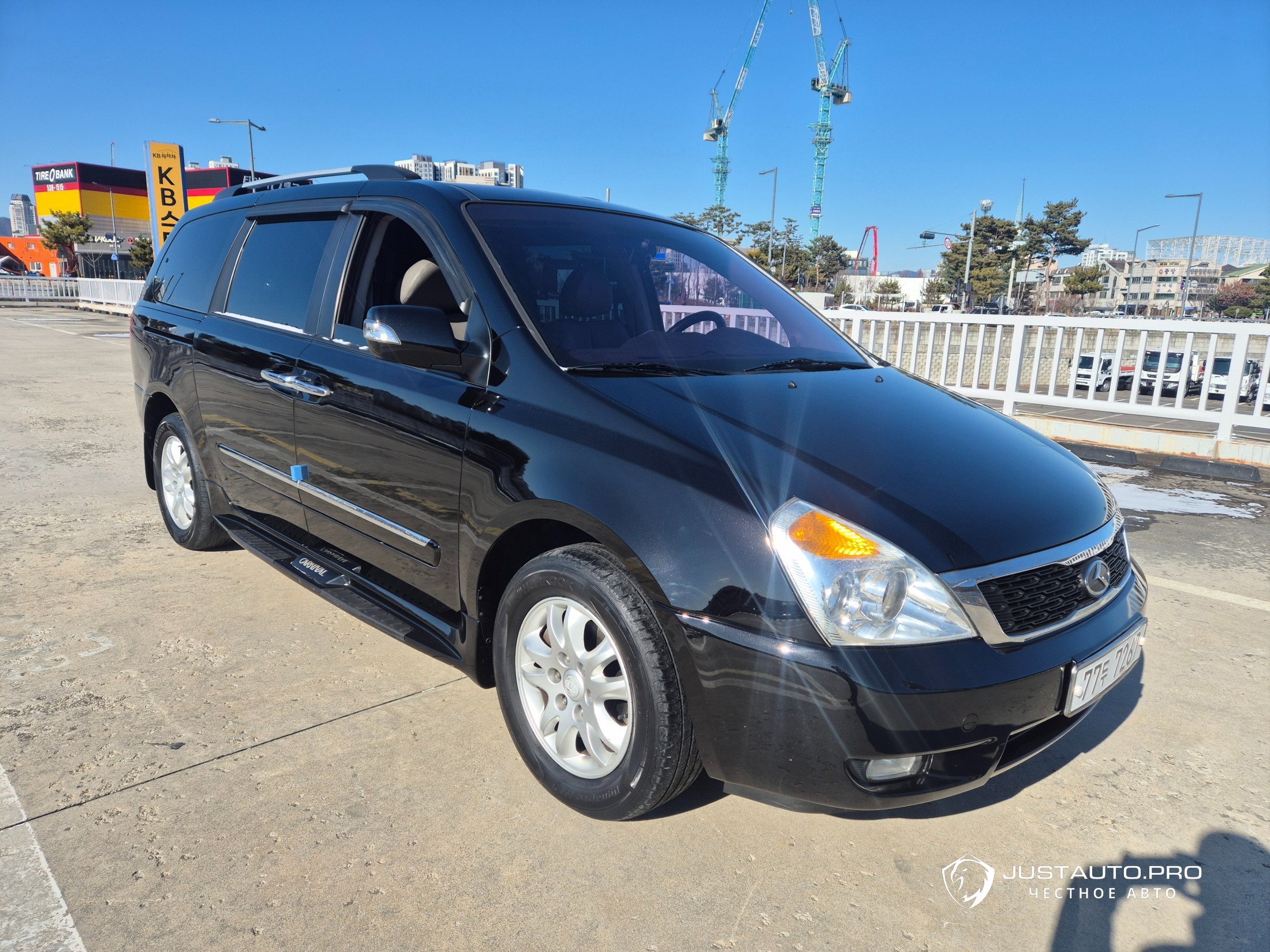 Автомобиль Kia Canival