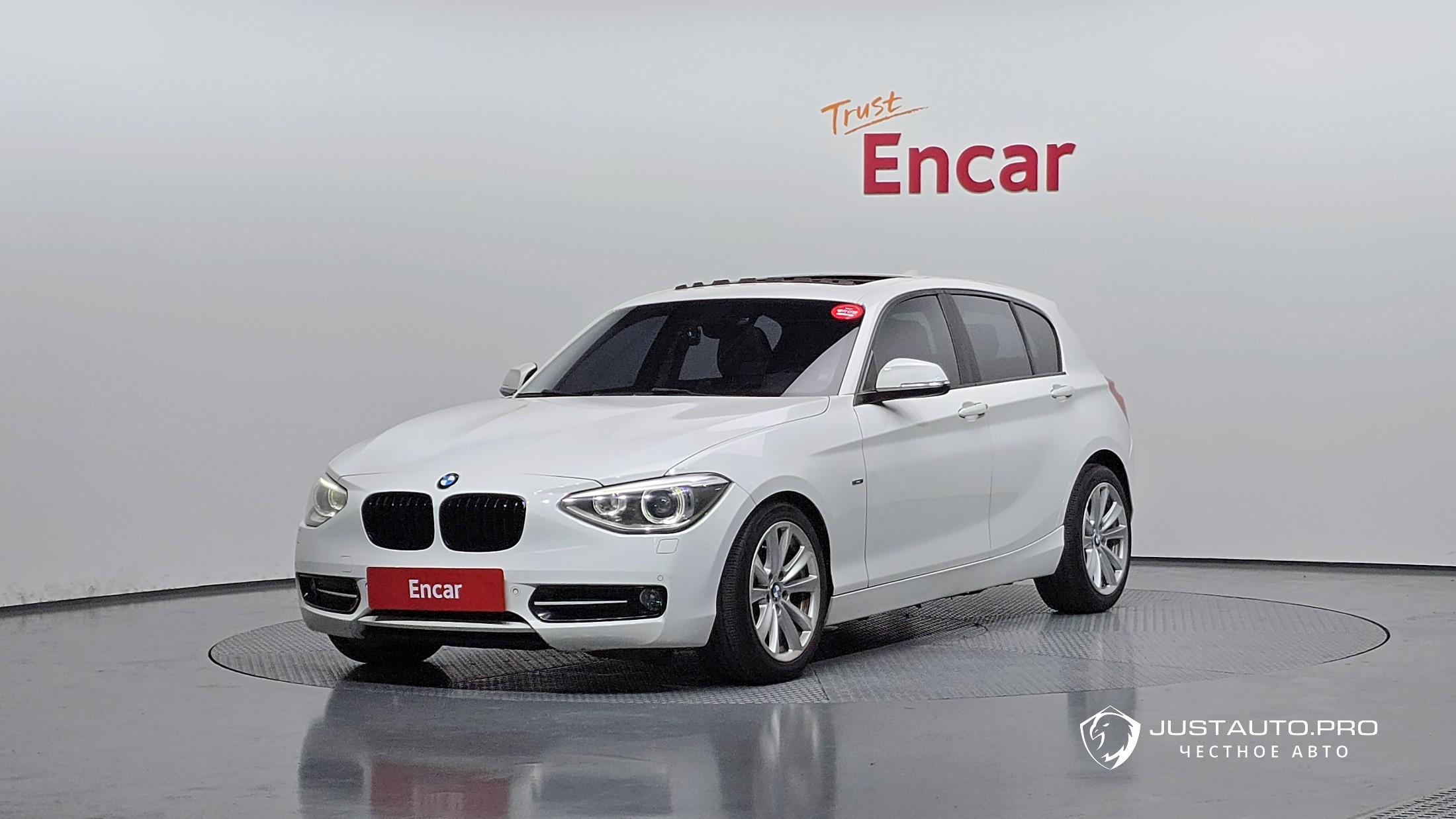 Автомобиль BMW 1-Series