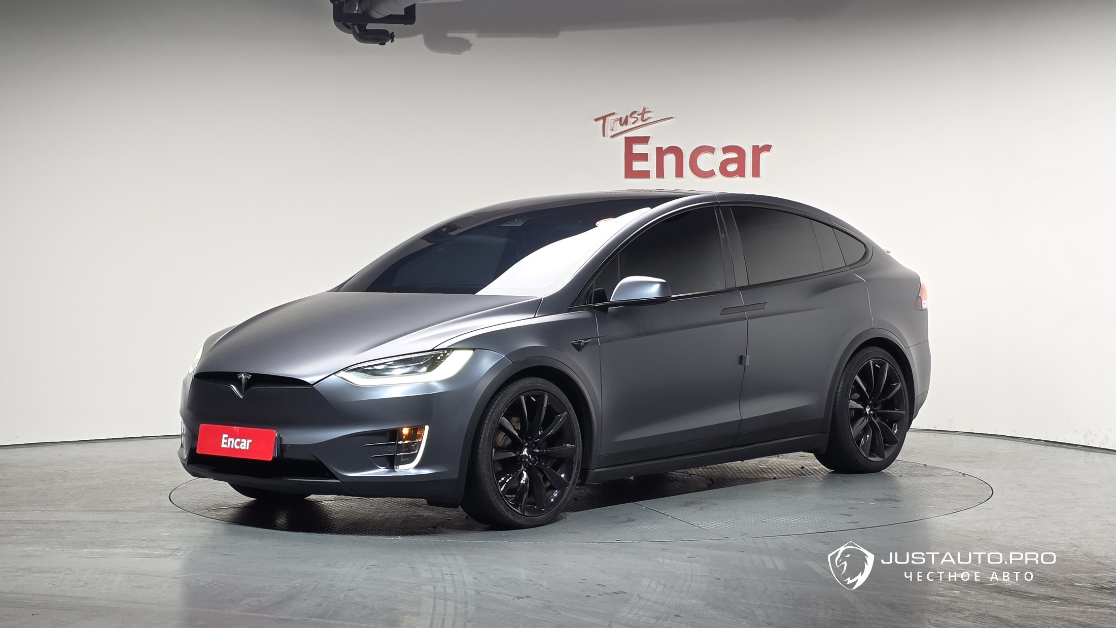 Автомобиль Tesla Model X
