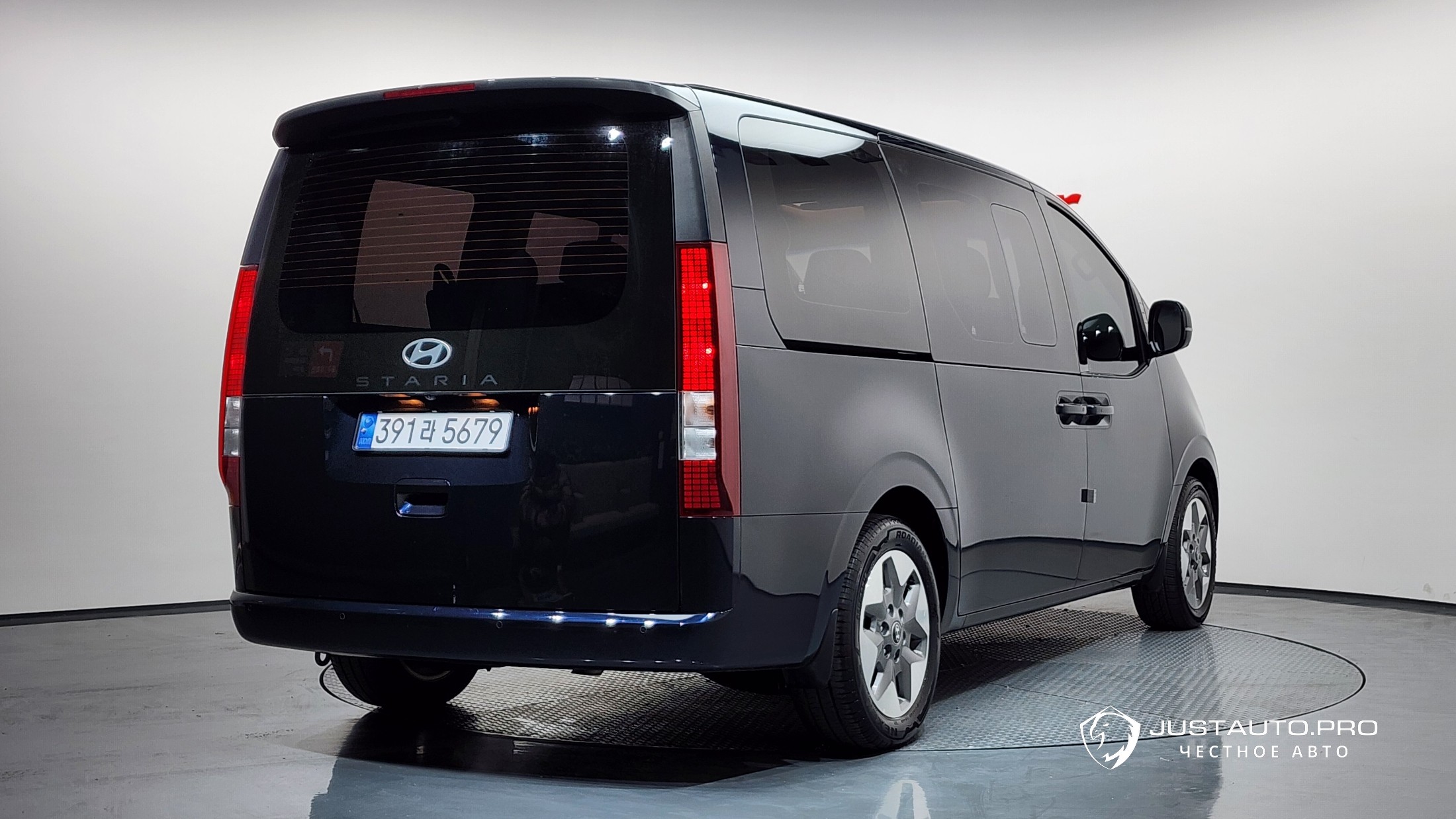 Автомобиль Hyundai Staria