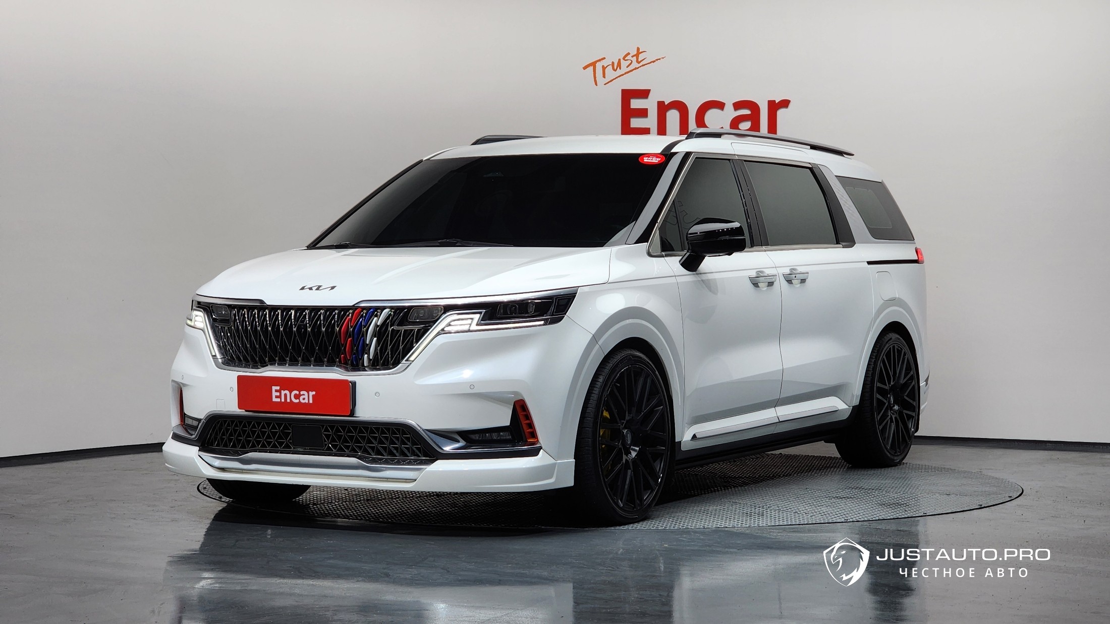 Автомобиль Kia Canival