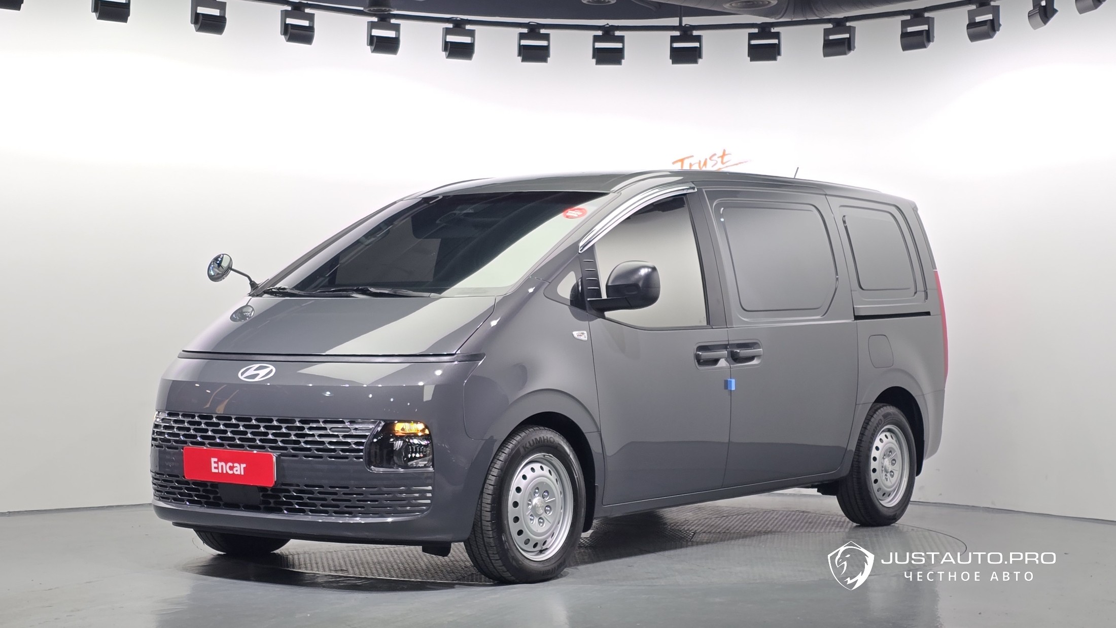 Автомобиль Hyundai Staria