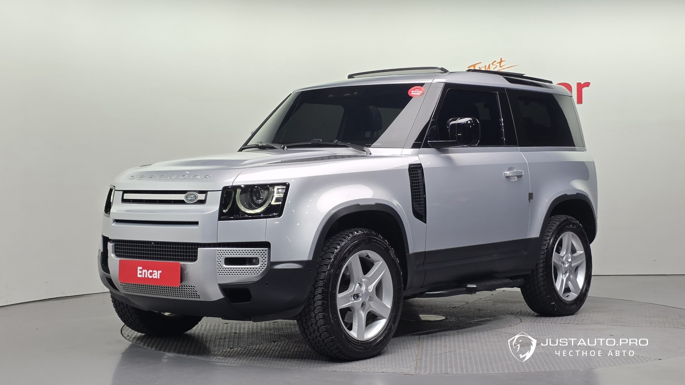 Автомобиль Land Rover Defender