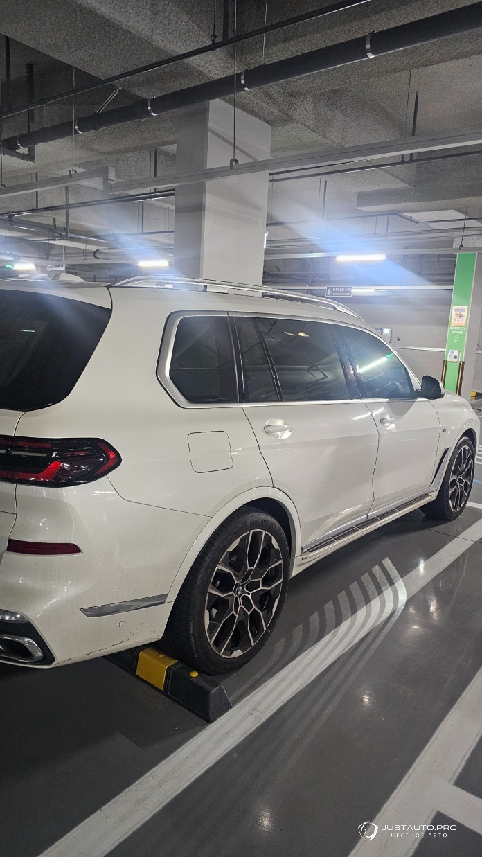Автомобиль BMW X7