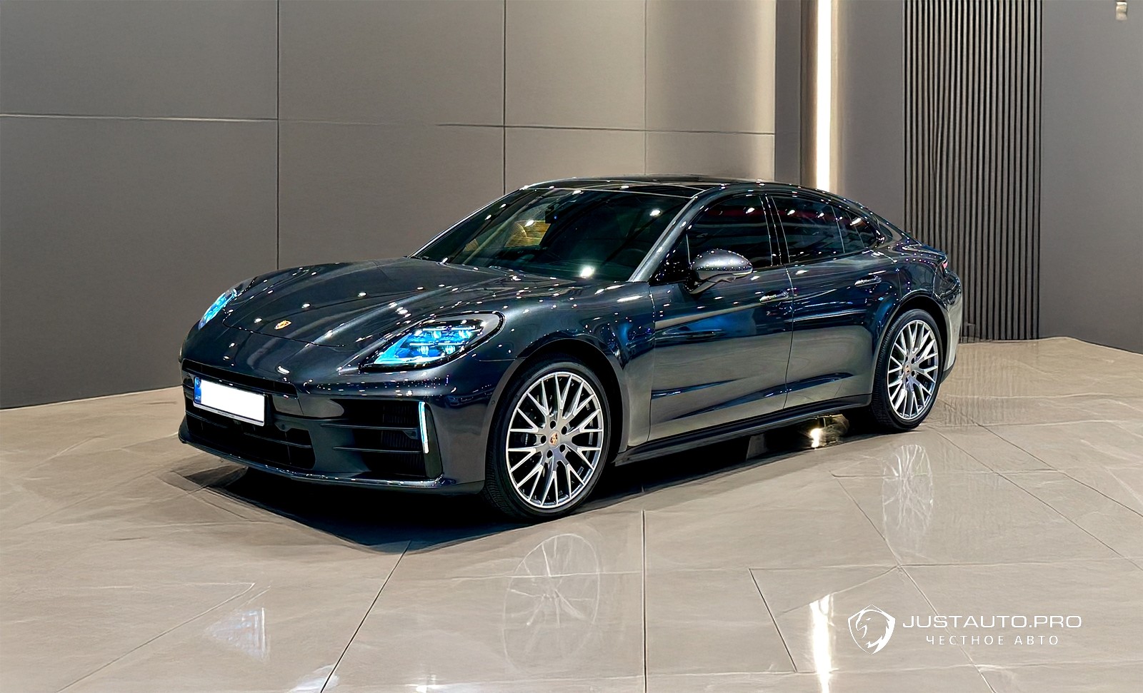Автомобиль Porsche Panamera