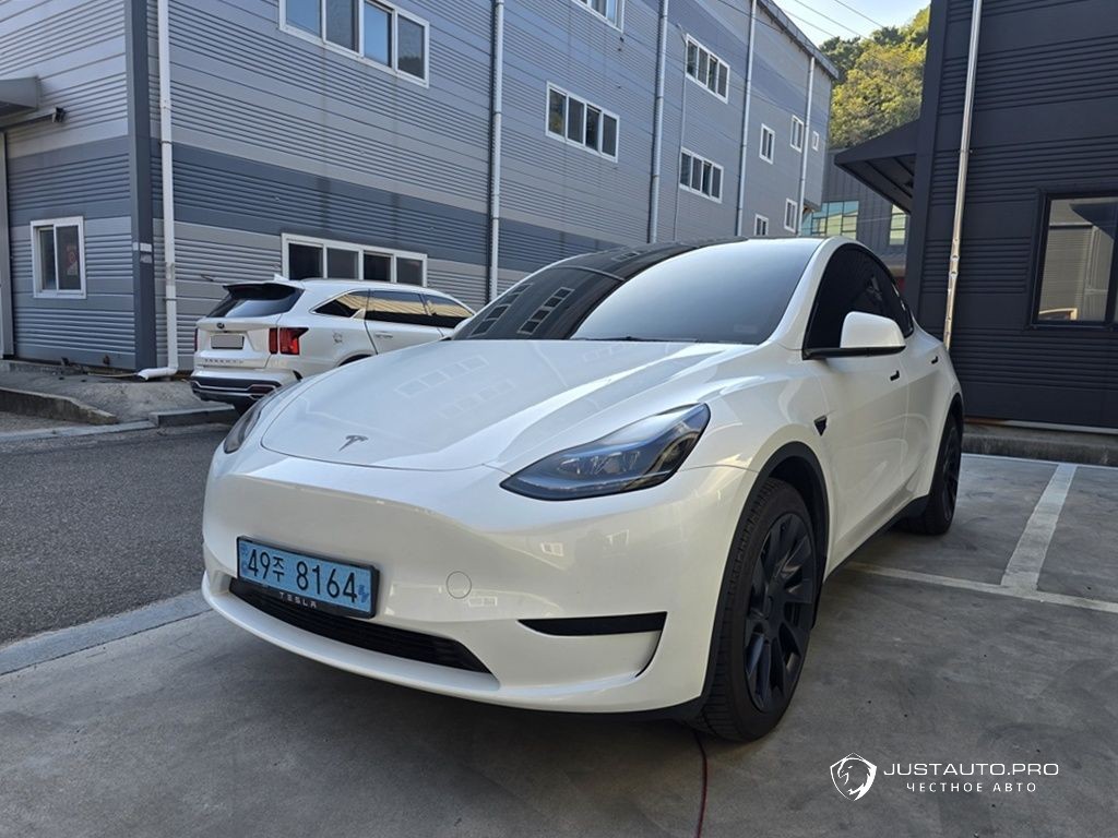 Автомобиль Tesla Model Y